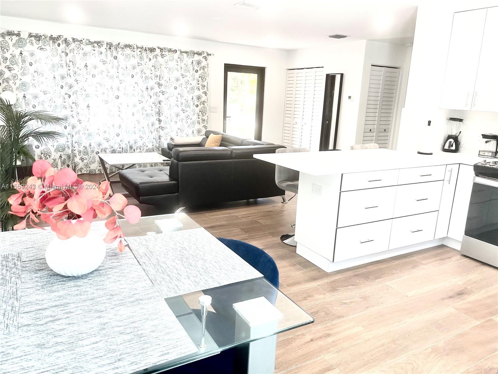 914 N 13th Ter, Hollywood, Florida 33019, 3 Bedrooms Bedrooms, ,2 BathroomsBathrooms,Residential,For Sale,914 N 13th Ter,A11559243