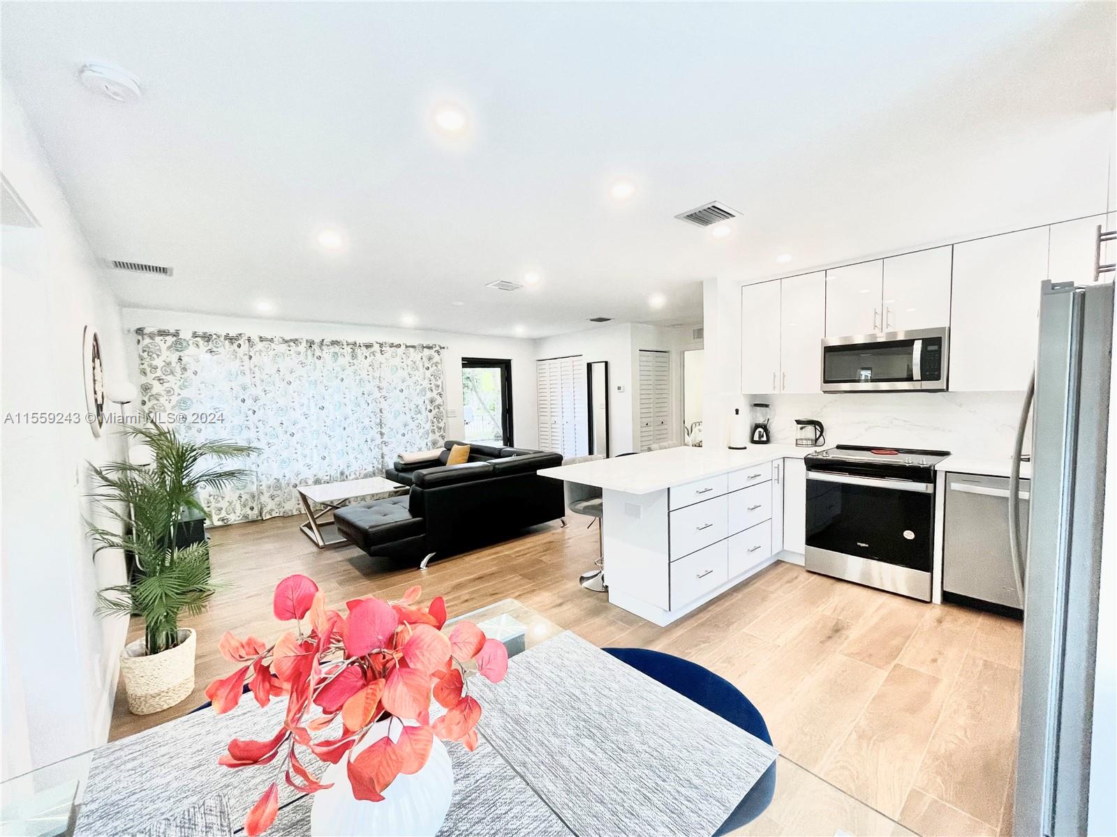 914 N 13th Ter, Hollywood, Florida 33019, 3 Bedrooms Bedrooms, ,2 BathroomsBathrooms,Residential,For Sale,914 N 13th Ter,A11559243