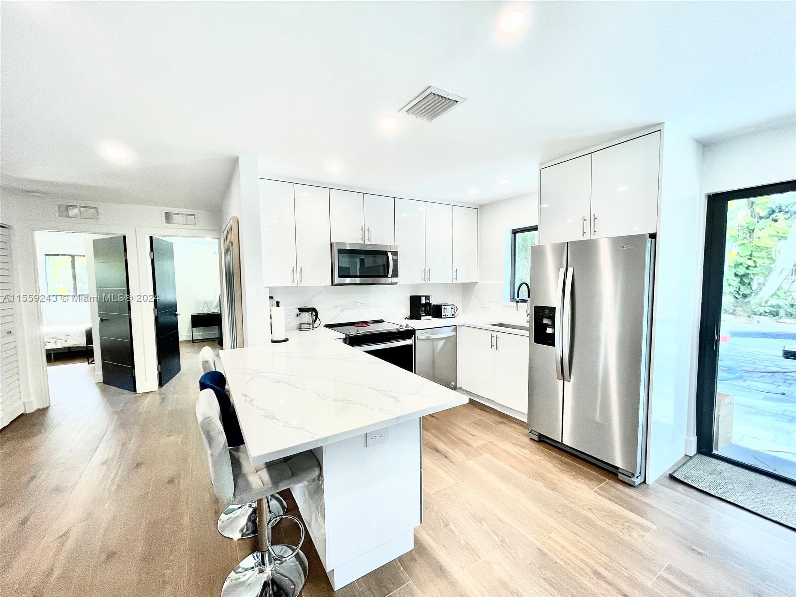 914 N 13th Ter, Hollywood, Florida 33019, 3 Bedrooms Bedrooms, ,2 BathroomsBathrooms,Residential,For Sale,914 N 13th Ter,A11559243