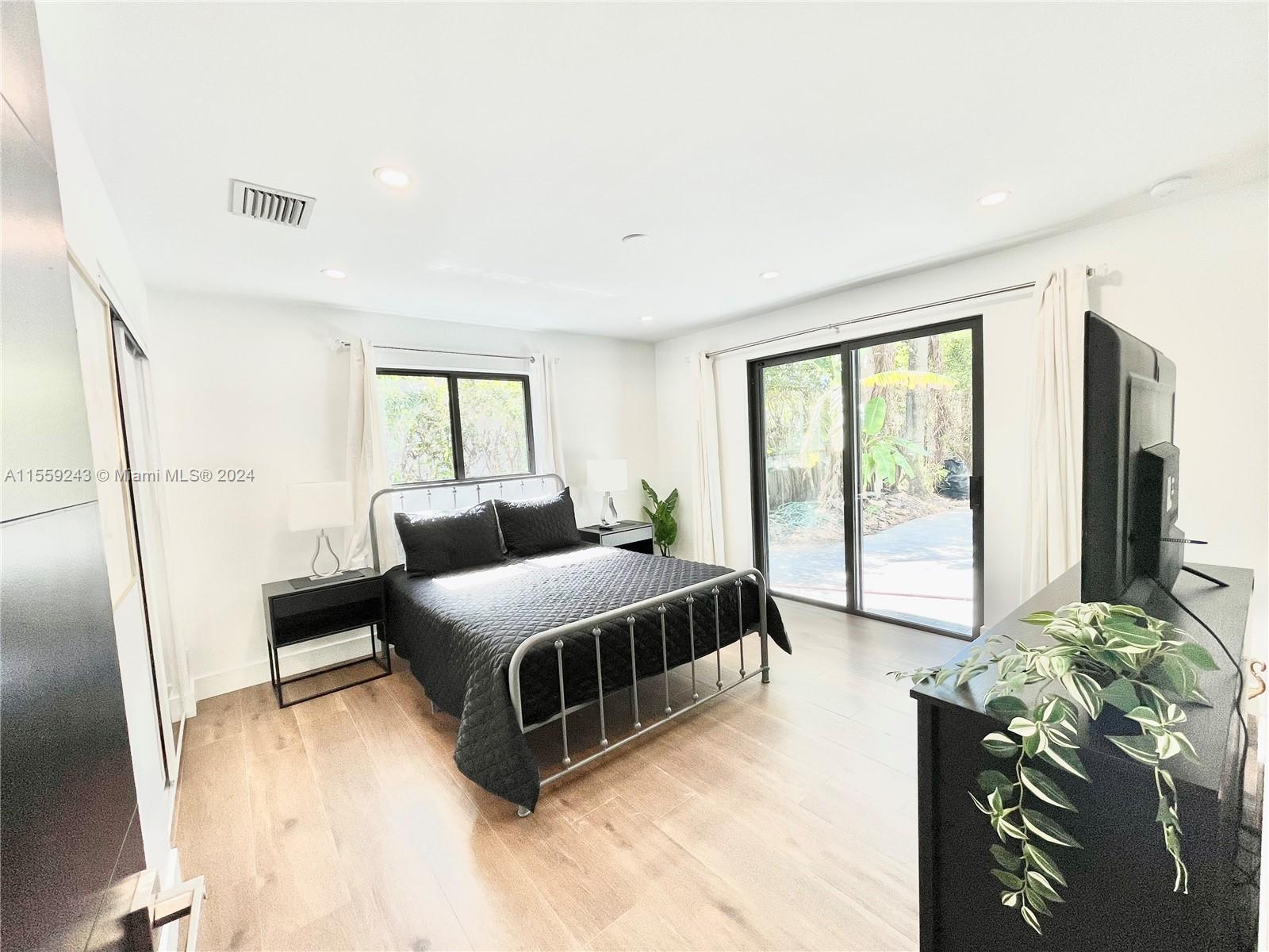 914 N 13th Ter, Hollywood, Florida 33019, 3 Bedrooms Bedrooms, ,2 BathroomsBathrooms,Residential,For Sale,914 N 13th Ter,A11559243