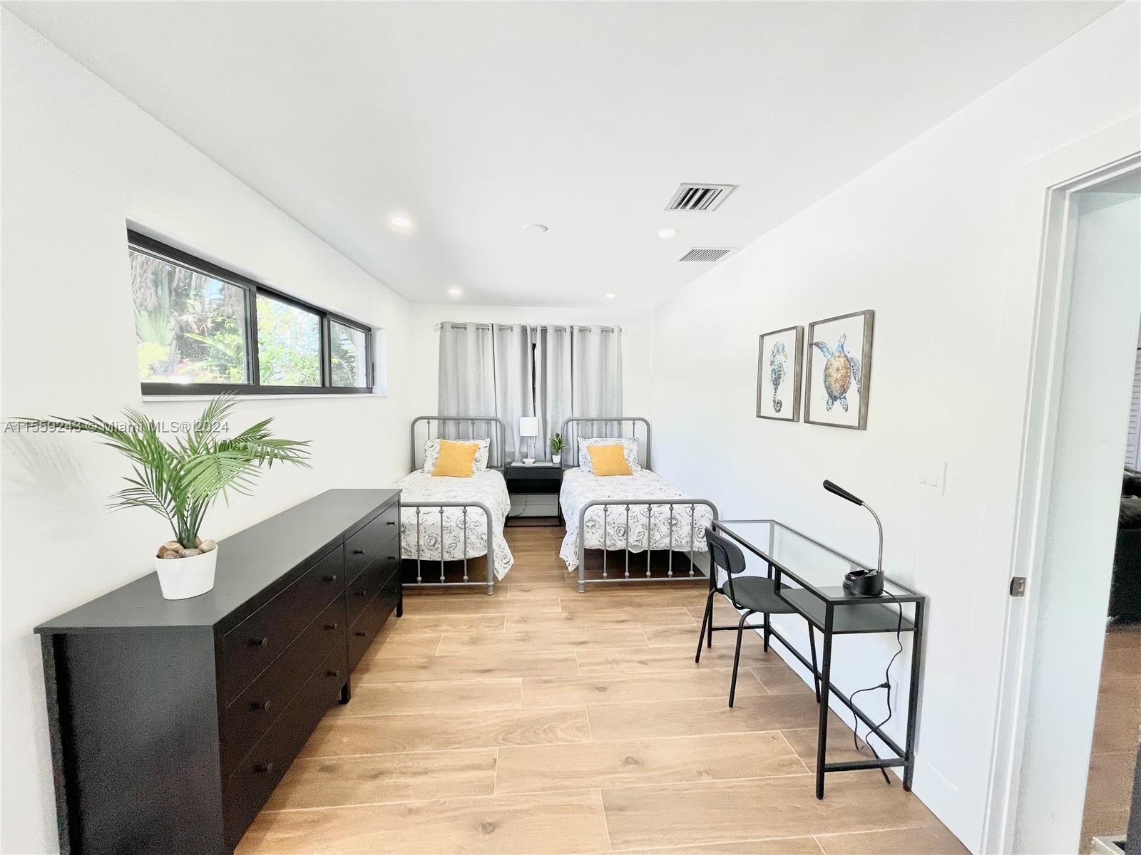 914 N 13th Ter, Hollywood, Florida 33019, 3 Bedrooms Bedrooms, ,2 BathroomsBathrooms,Residential,For Sale,914 N 13th Ter,A11559243