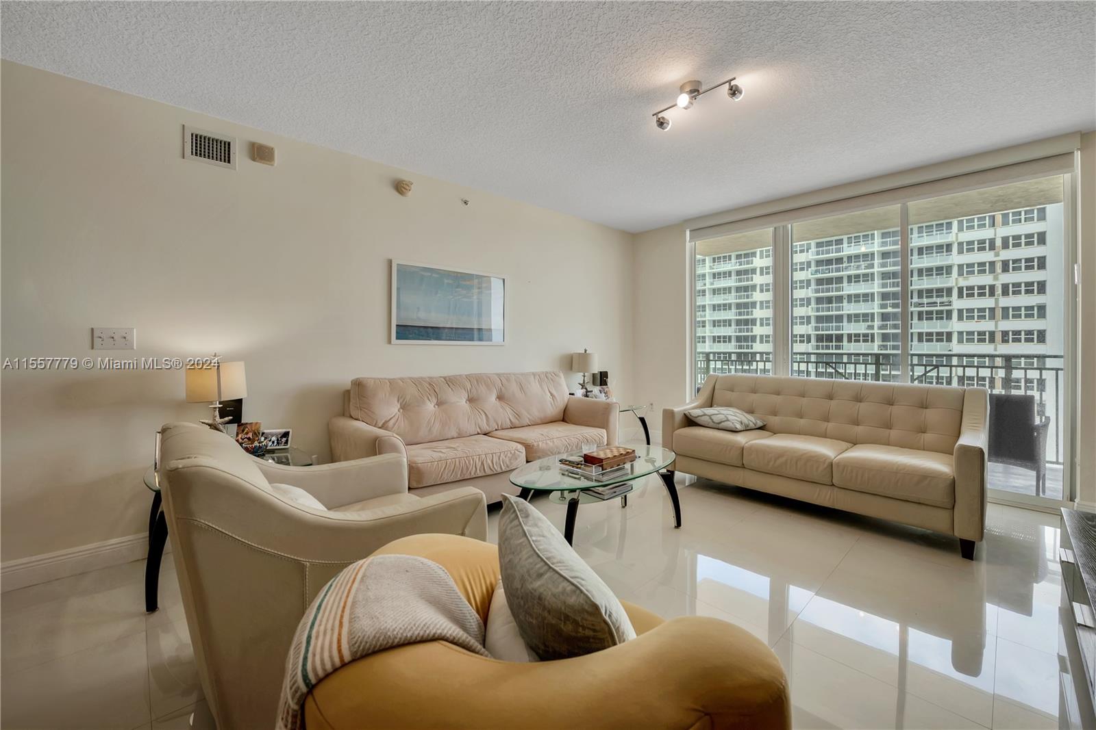 2080 S Ocean Dr 1404, Hallandale Beach, Florida 33009, 2 Bedrooms Bedrooms, ,2 BathroomsBathrooms,Residential,For Sale,2080 S Ocean Dr 1404,A11557779