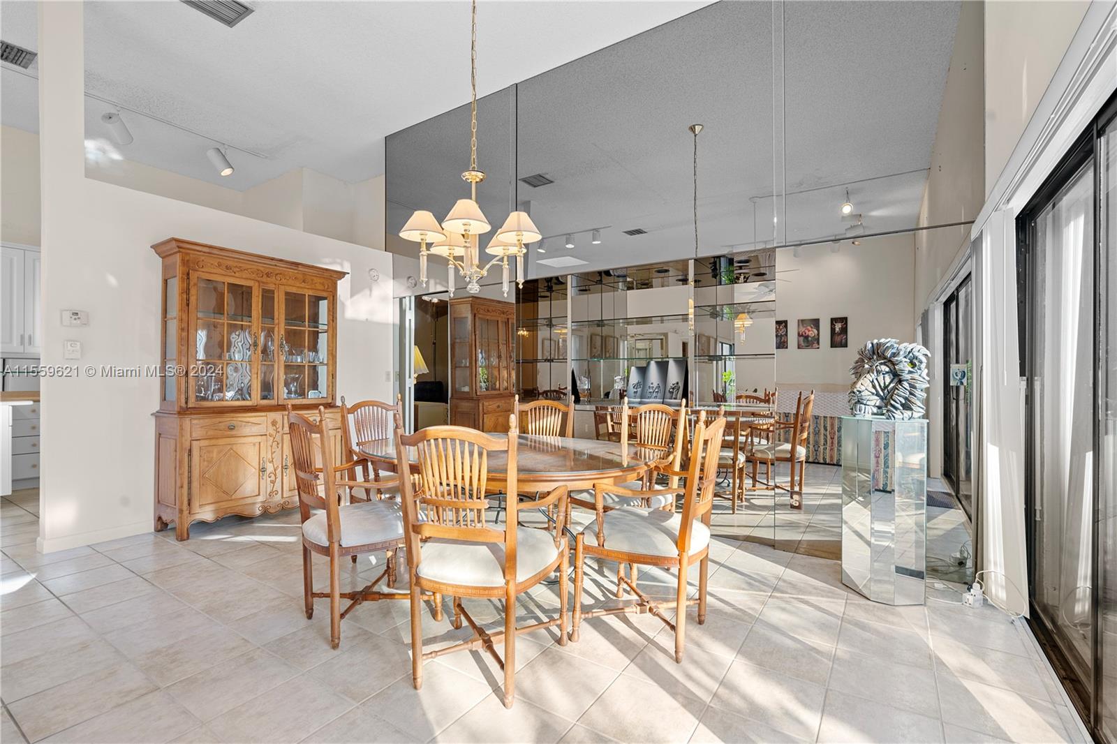 513 Leslie Dr 513, Hallandale Beach, Florida 33009, 3 Bedrooms Bedrooms, ,2 BathroomsBathrooms,Residential,For Sale,513 Leslie Dr 513,A11559621