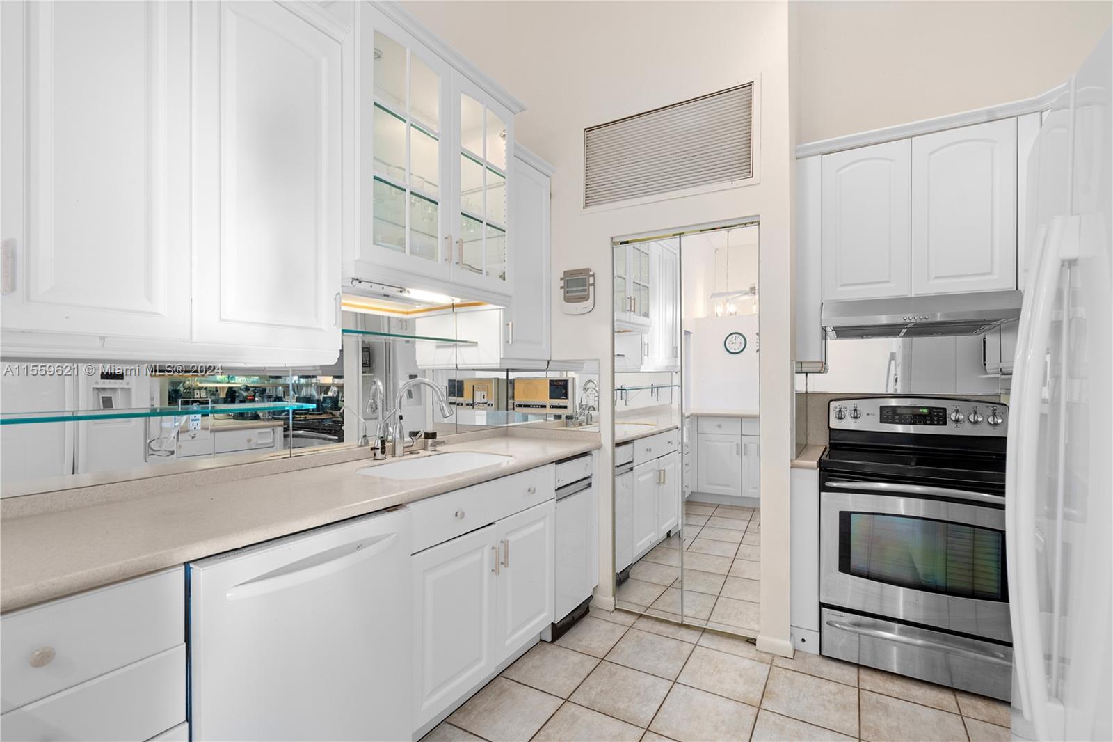 513 Leslie Dr 513, Hallandale Beach, Florida 33009, 3 Bedrooms Bedrooms, ,2 BathroomsBathrooms,Residential,For Sale,513 Leslie Dr 513,A11559621