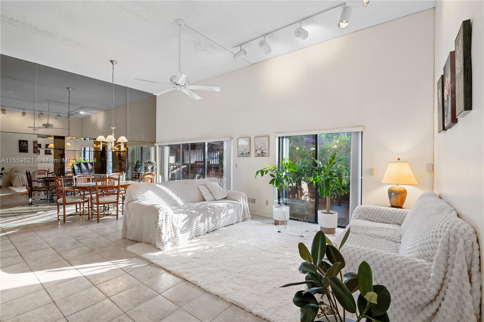 513 Leslie Dr 513, Hallandale Beach, Florida 33009, 3 Bedrooms Bedrooms, ,2 BathroomsBathrooms,Residential,For Sale,513 Leslie Dr 513,A11559621