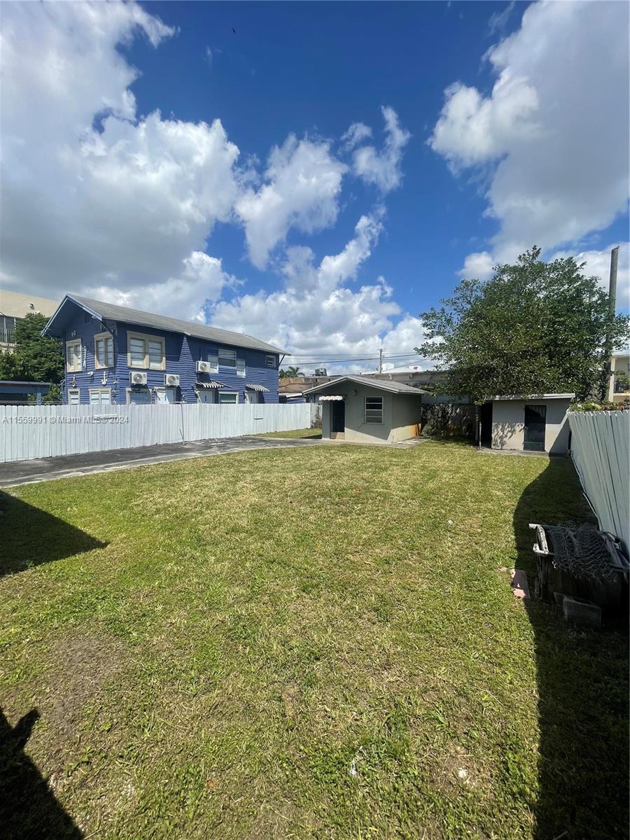 1527 SW 2nd St 1527, Miami, Florida 33135, 2 Bedrooms Bedrooms, ,1 BathroomBathrooms,Residentiallease,For Rent,1527 SW 2nd St 1527,A11559991