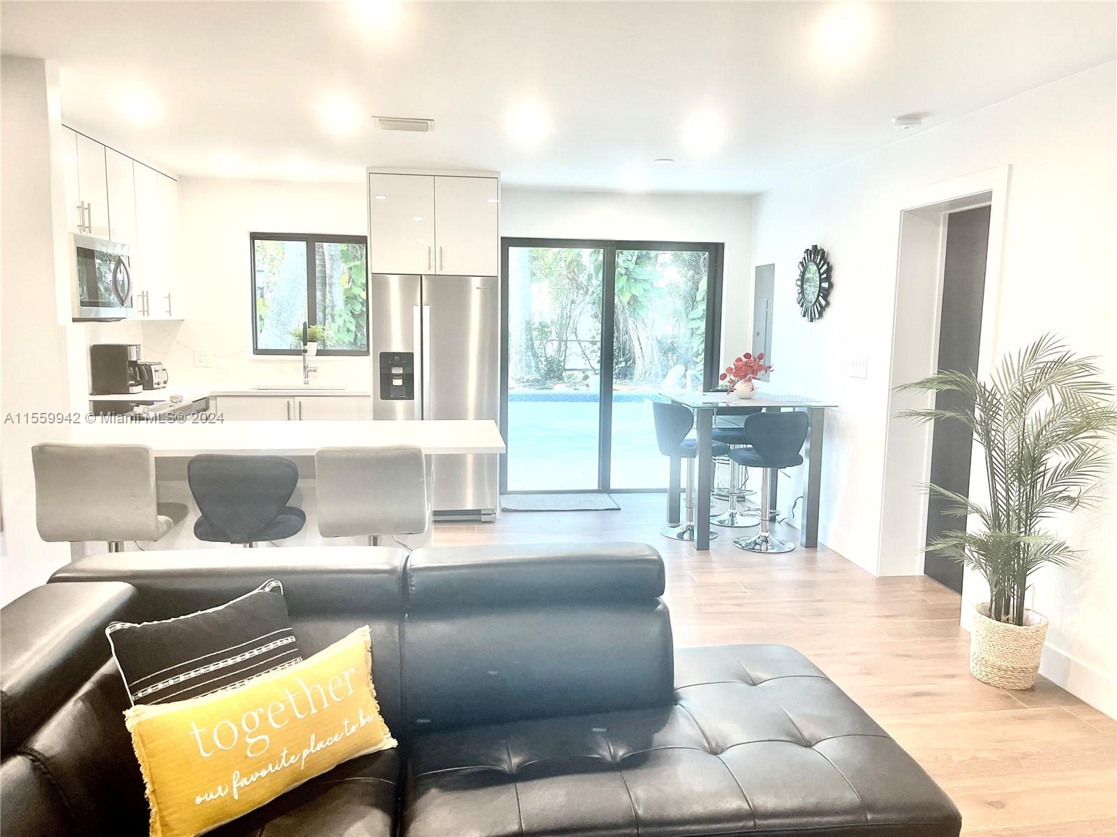 914 N 13th Ter, Hollywood, Florida 33019, 2 Bedrooms Bedrooms, ,1 BathroomBathrooms,Residentiallease,For Rent,914 N 13th Ter,A11559942