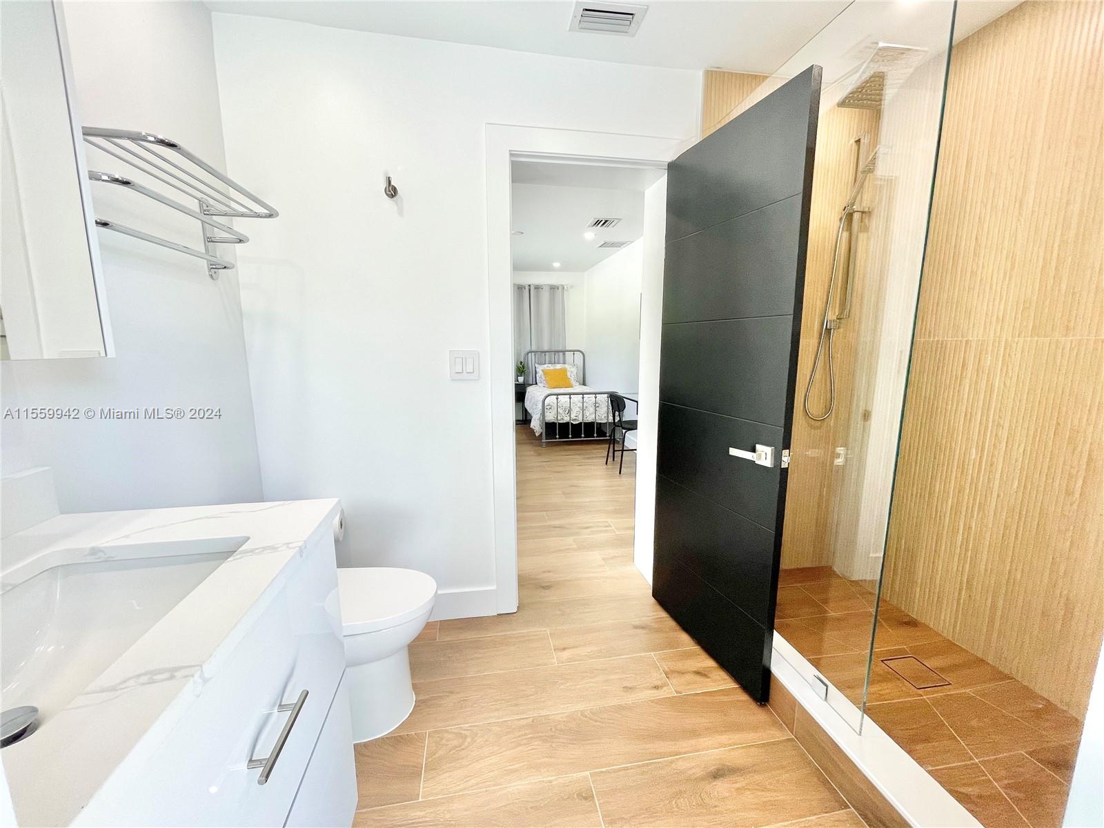 914 N 13th Ter, Hollywood, Florida 33019, 2 Bedrooms Bedrooms, ,1 BathroomBathrooms,Residentiallease,For Rent,914 N 13th Ter,A11559942