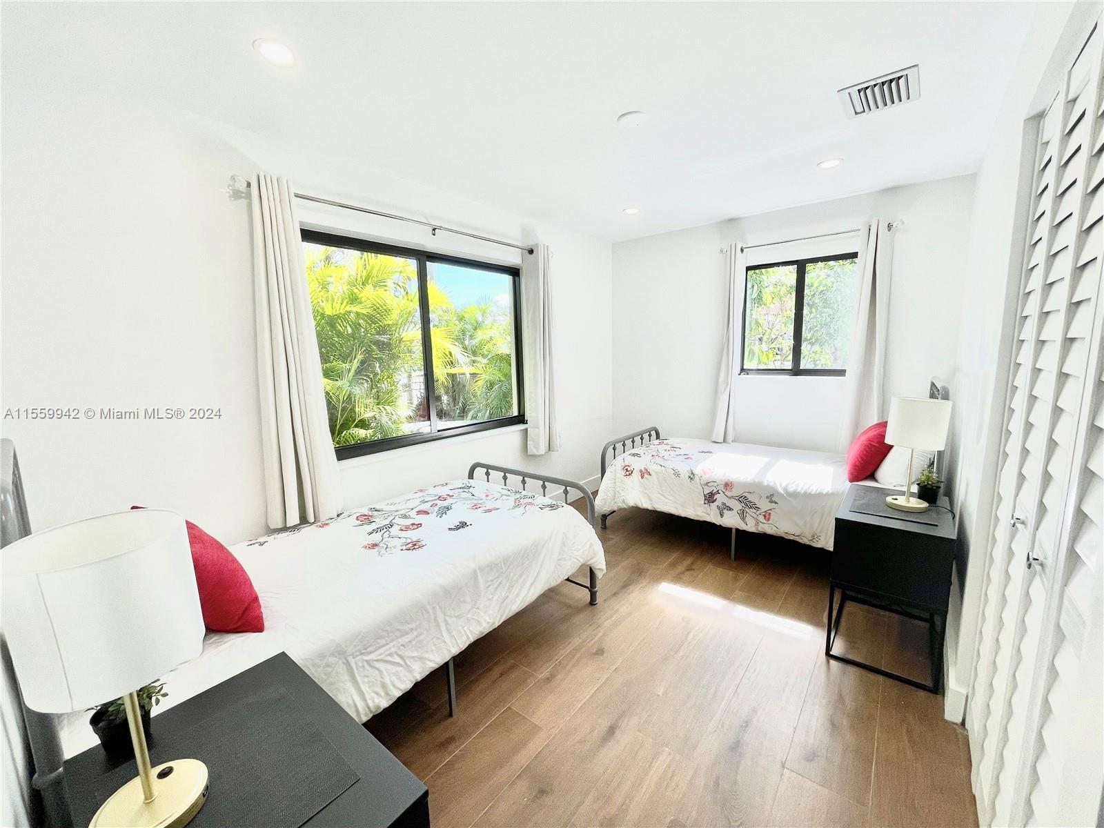 914 N 13th Ter, Hollywood, Florida 33019, 2 Bedrooms Bedrooms, ,1 BathroomBathrooms,Residentiallease,For Rent,914 N 13th Ter,A11559942