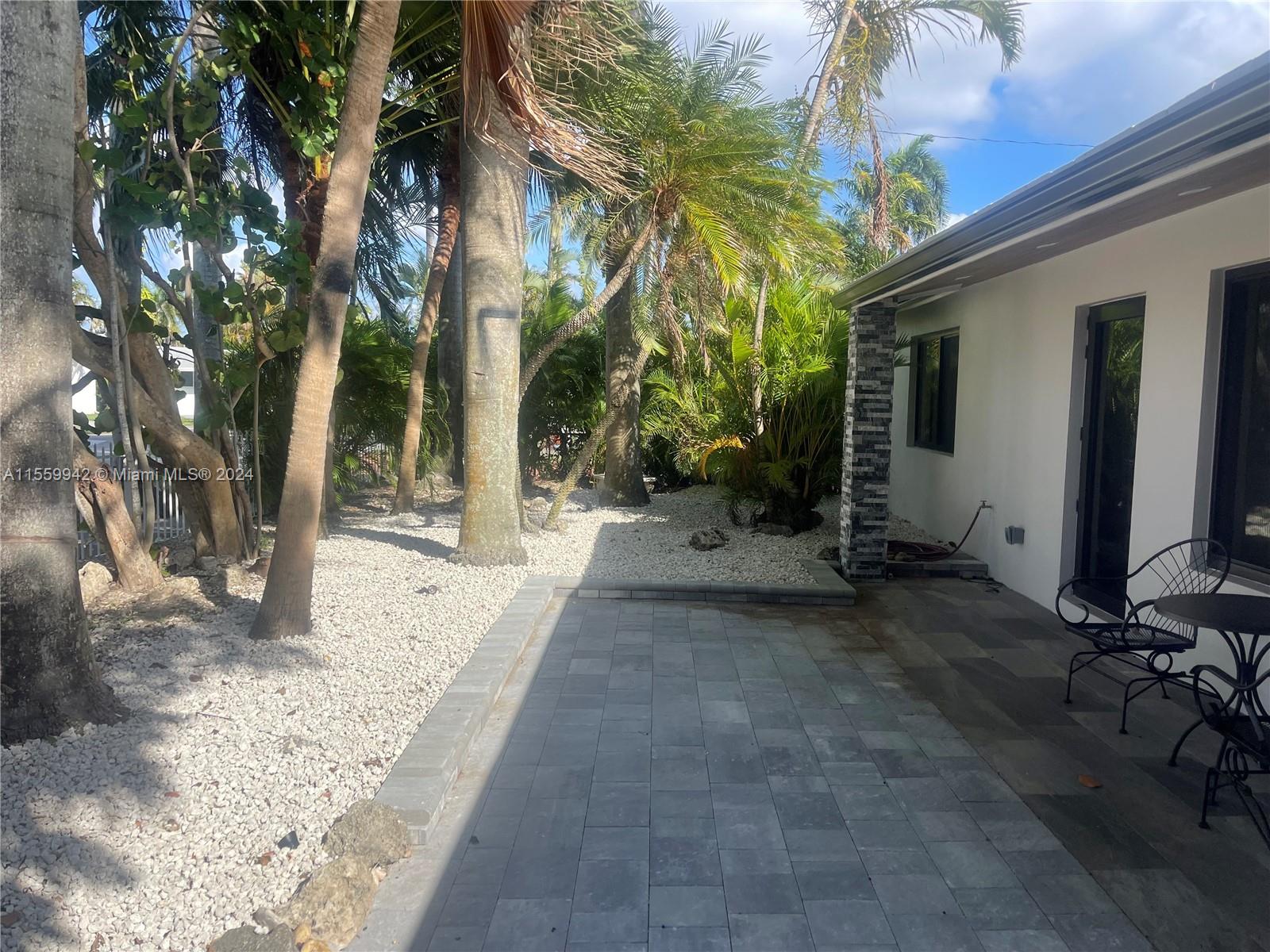 914 N 13th Ter, Hollywood, Florida 33019, 2 Bedrooms Bedrooms, ,1 BathroomBathrooms,Residentiallease,For Rent,914 N 13th Ter,A11559942