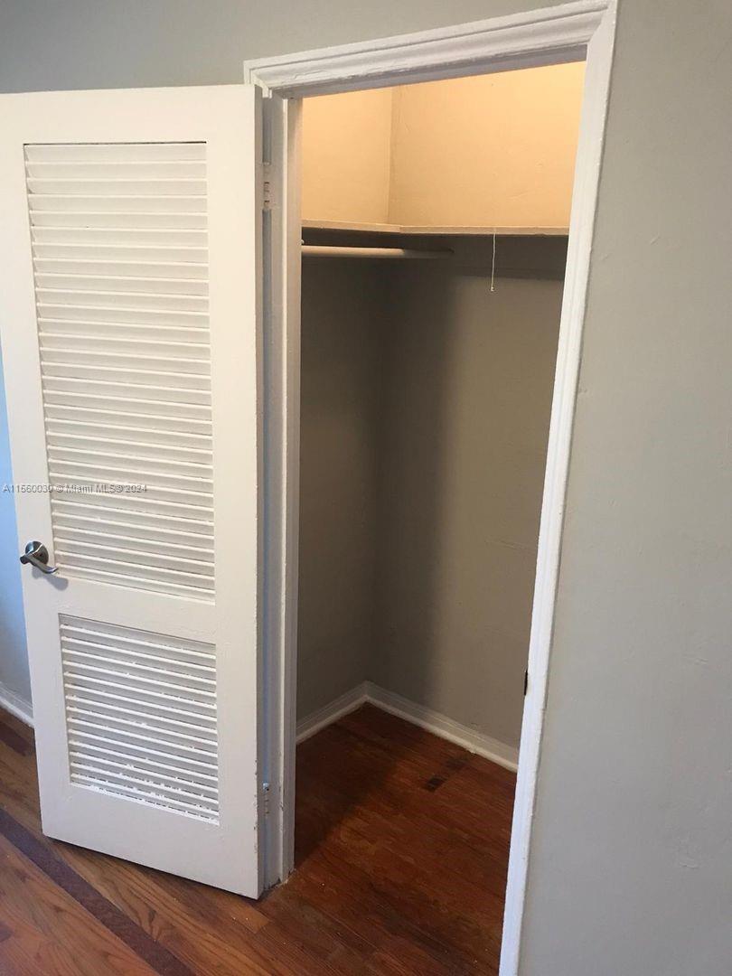 2458 Flamingo Dr 4, Miami Beach, Florida 33140, 1 Bedroom Bedrooms, ,1 BathroomBathrooms,Residentiallease,For Rent,2458 Flamingo Dr 4,A11560030