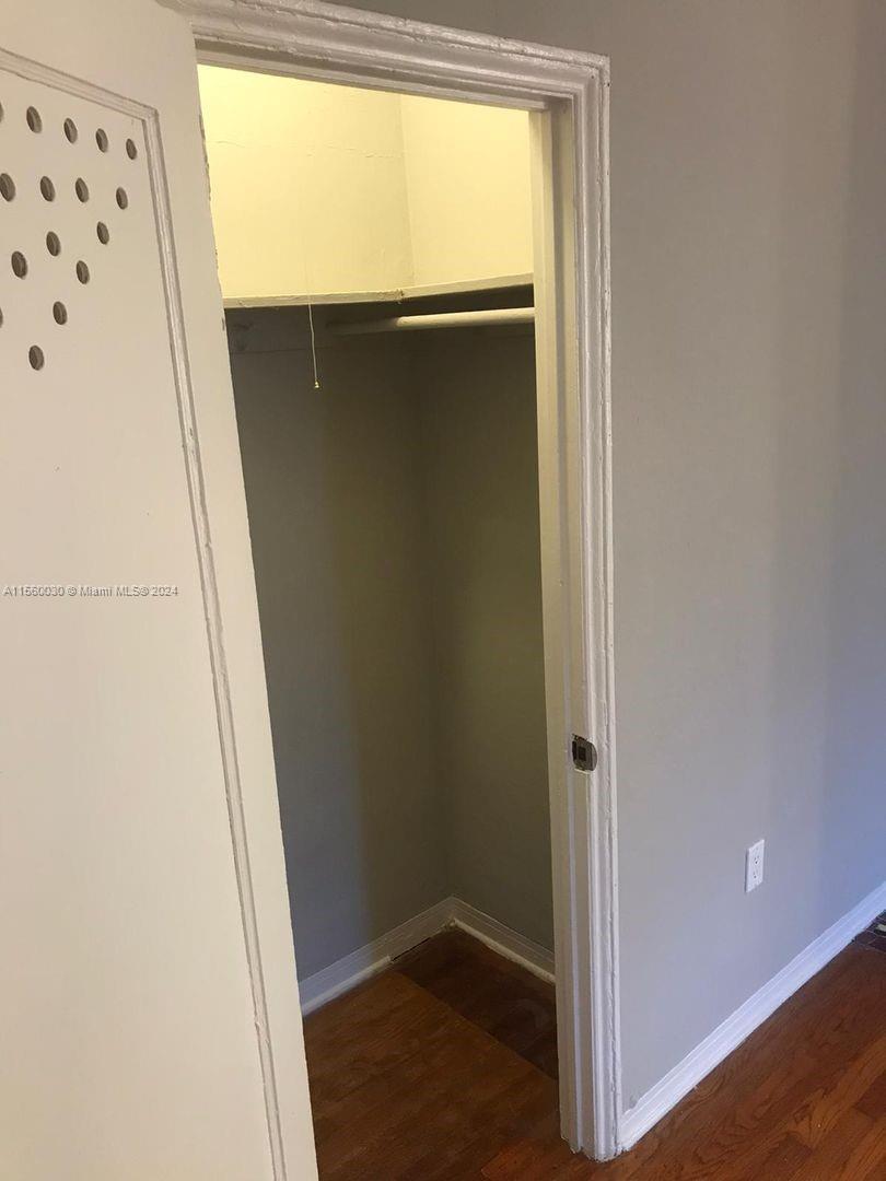 2458 Flamingo Dr 4, Miami Beach, Florida 33140, 1 Bedroom Bedrooms, ,1 BathroomBathrooms,Residentiallease,For Rent,2458 Flamingo Dr 4,A11560030