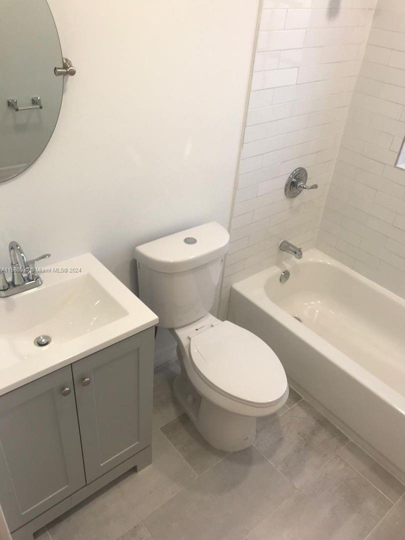 2458 Flamingo Dr 4, Miami Beach, Florida 33140, 1 Bedroom Bedrooms, ,1 BathroomBathrooms,Residentiallease,For Rent,2458 Flamingo Dr 4,A11560030