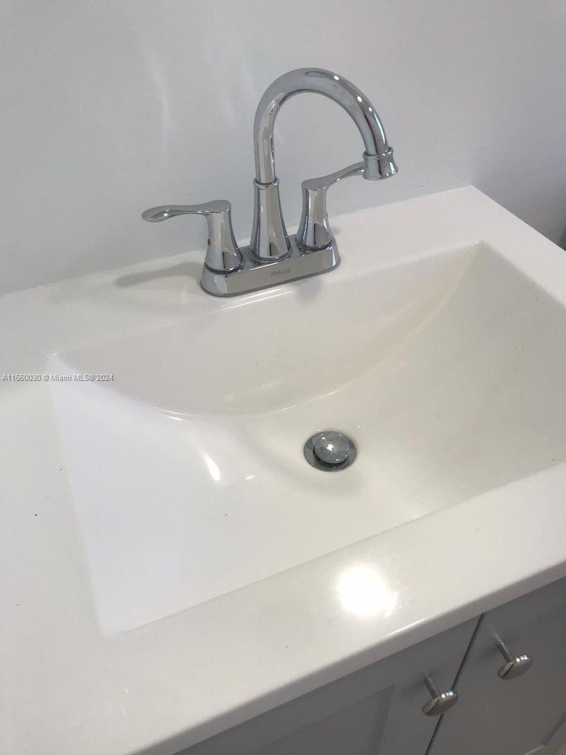 2458 Flamingo Dr 4, Miami Beach, Florida 33140, 1 Bedroom Bedrooms, ,1 BathroomBathrooms,Residentiallease,For Rent,2458 Flamingo Dr 4,A11560030