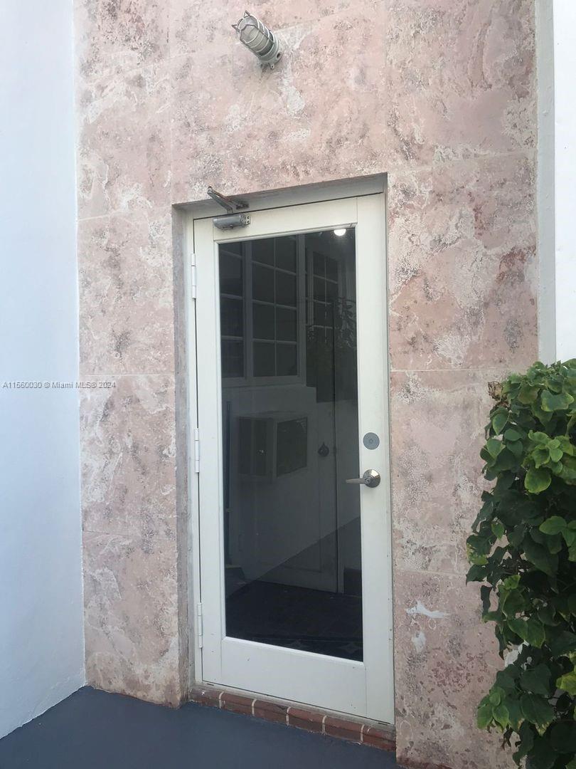 2458 Flamingo Dr 4, Miami Beach, Florida 33140, 1 Bedroom Bedrooms, ,1 BathroomBathrooms,Residentiallease,For Rent,2458 Flamingo Dr 4,A11560030