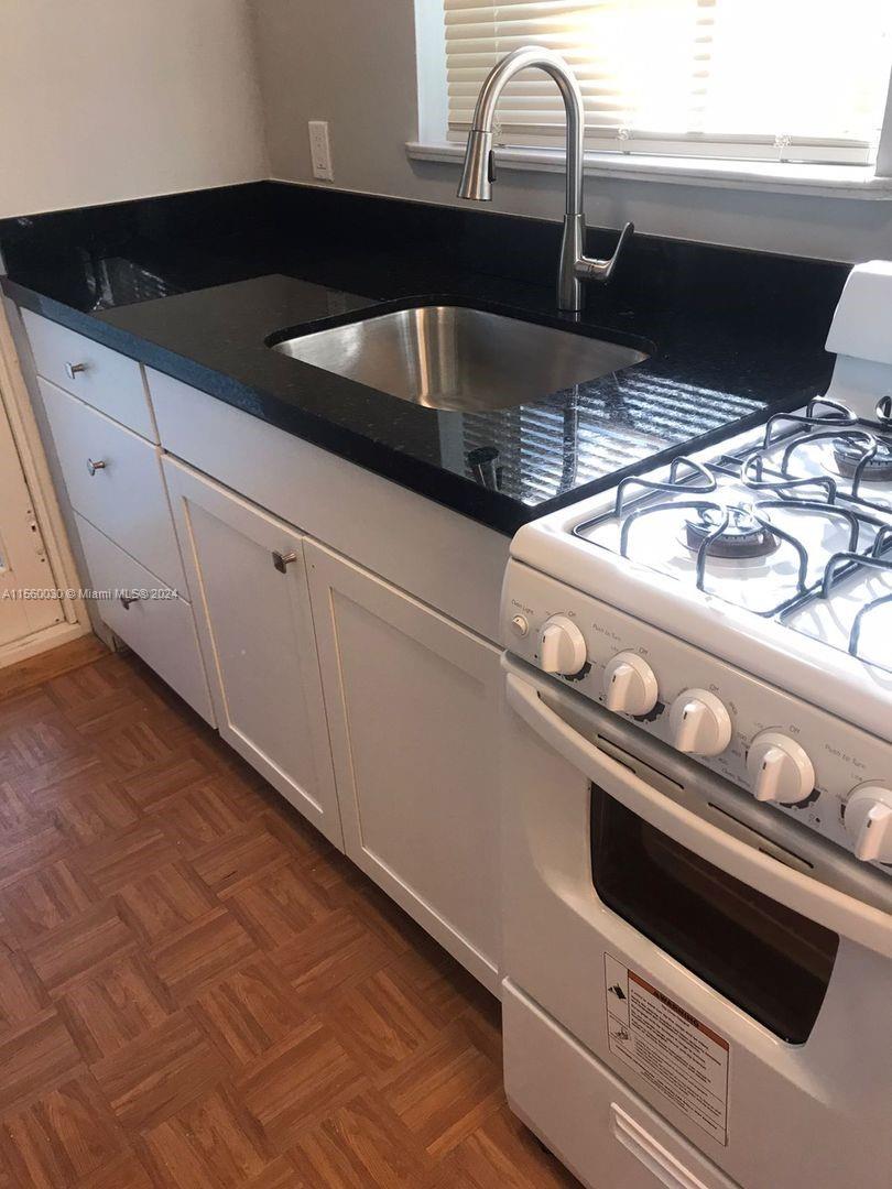 2458 Flamingo Dr 4, Miami Beach, Florida 33140, 1 Bedroom Bedrooms, ,1 BathroomBathrooms,Residentiallease,For Rent,2458 Flamingo Dr 4,A11560030