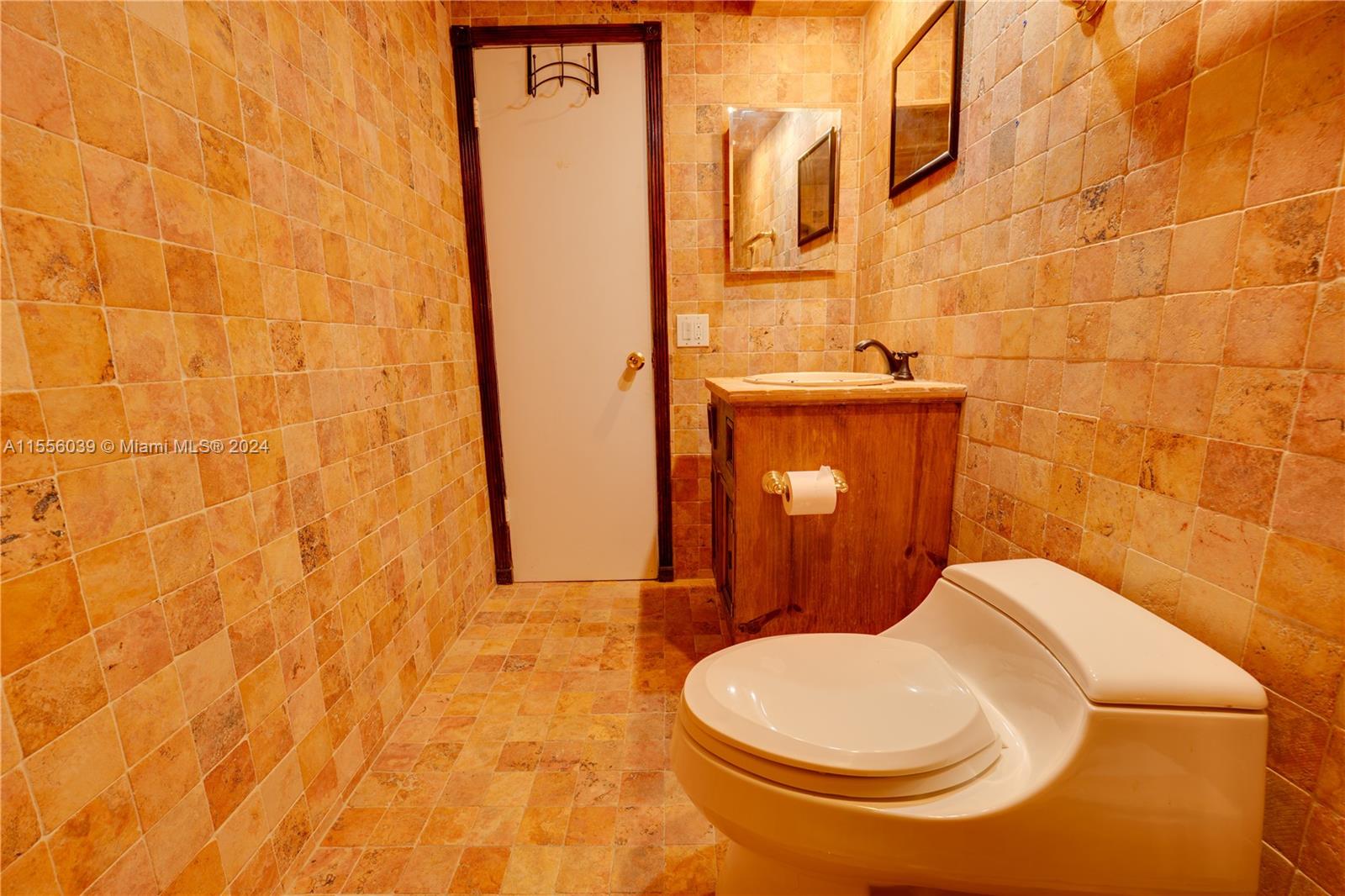 455 Paradise Isle Blvd 402, Hallandale Beach, Florida 33009, 1 Bedroom Bedrooms, ,1 BathroomBathrooms,Residentiallease,For Rent,455 Paradise Isle Blvd 402,A11556039