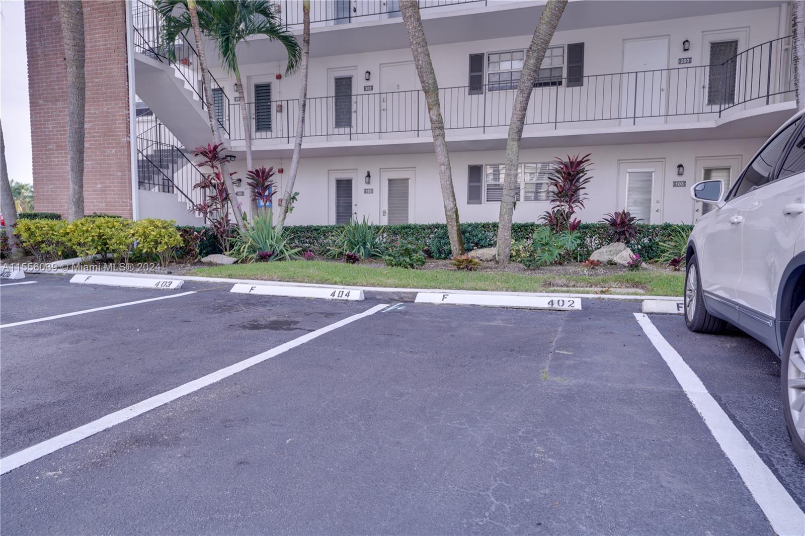455 Paradise Isle Blvd 402, Hallandale Beach, Florida 33009, 1 Bedroom Bedrooms, ,1 BathroomBathrooms,Residentiallease,For Rent,455 Paradise Isle Blvd 402,A11556039