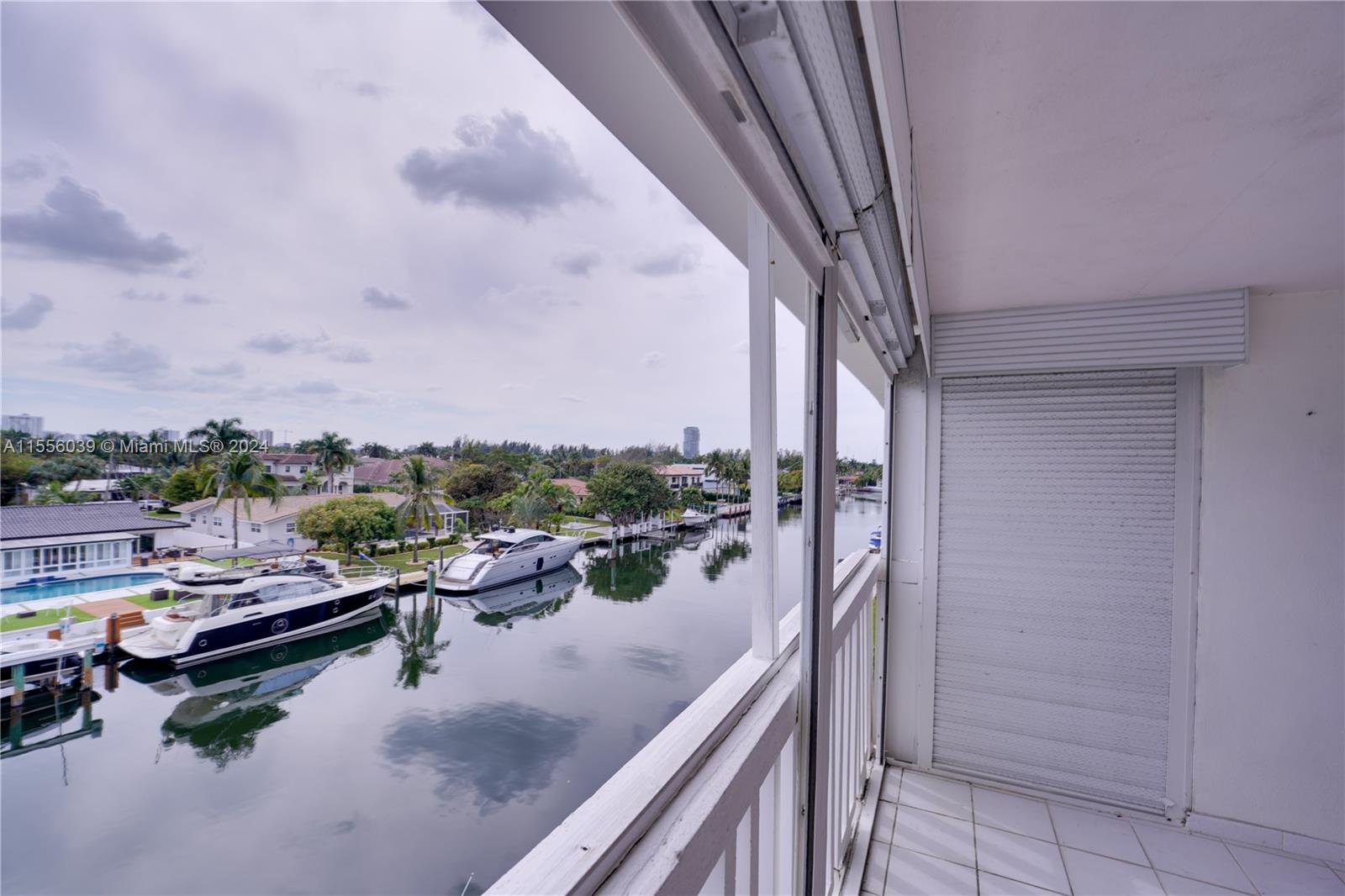 455 Paradise Isle Blvd 402, Hallandale Beach, Florida 33009, 1 Bedroom Bedrooms, ,1 BathroomBathrooms,Residentiallease,For Rent,455 Paradise Isle Blvd 402,A11556039