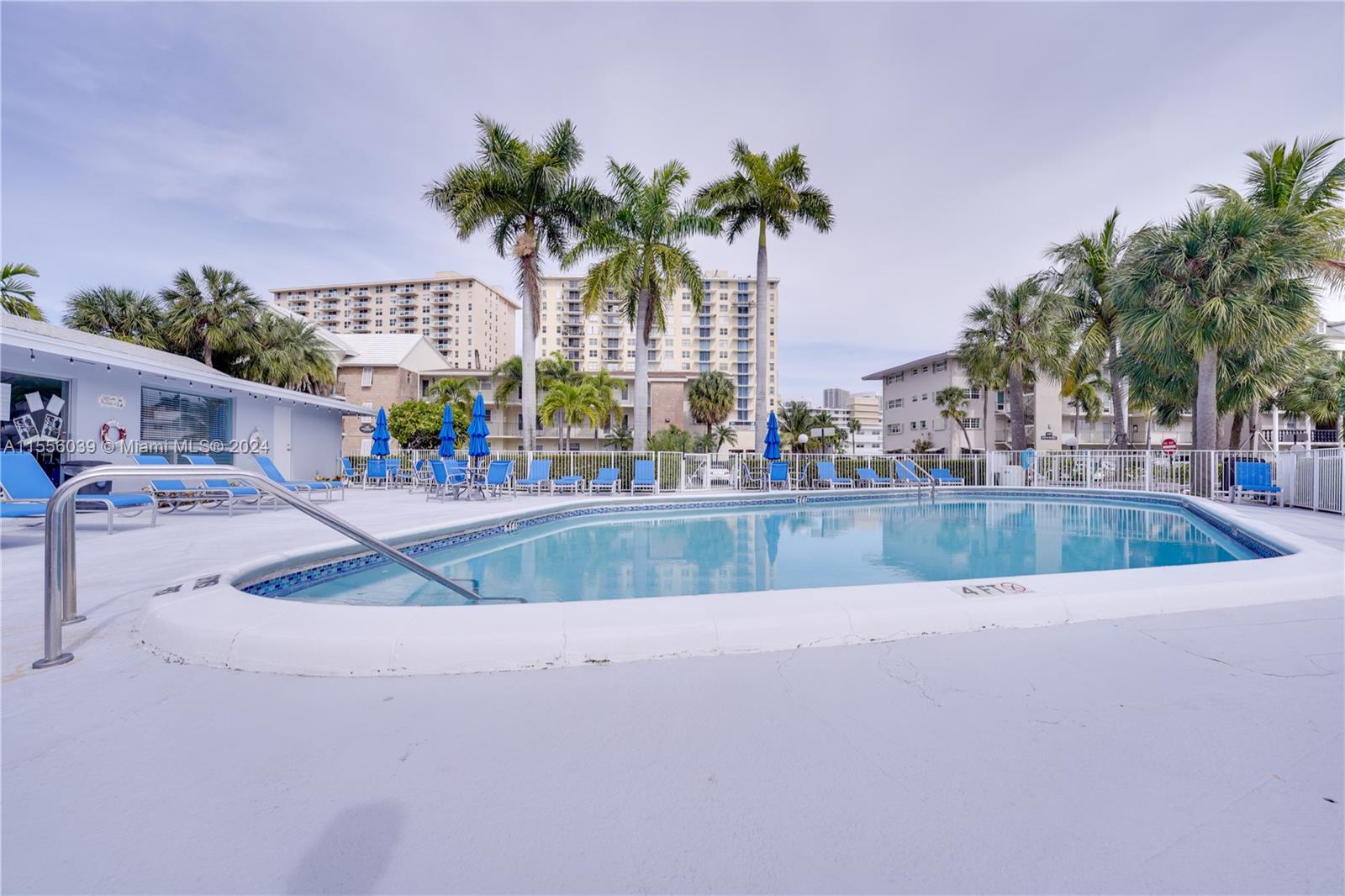 455 Paradise Isle Blvd 402, Hallandale Beach, Florida 33009, 1 Bedroom Bedrooms, ,1 BathroomBathrooms,Residentiallease,For Rent,455 Paradise Isle Blvd 402,A11556039