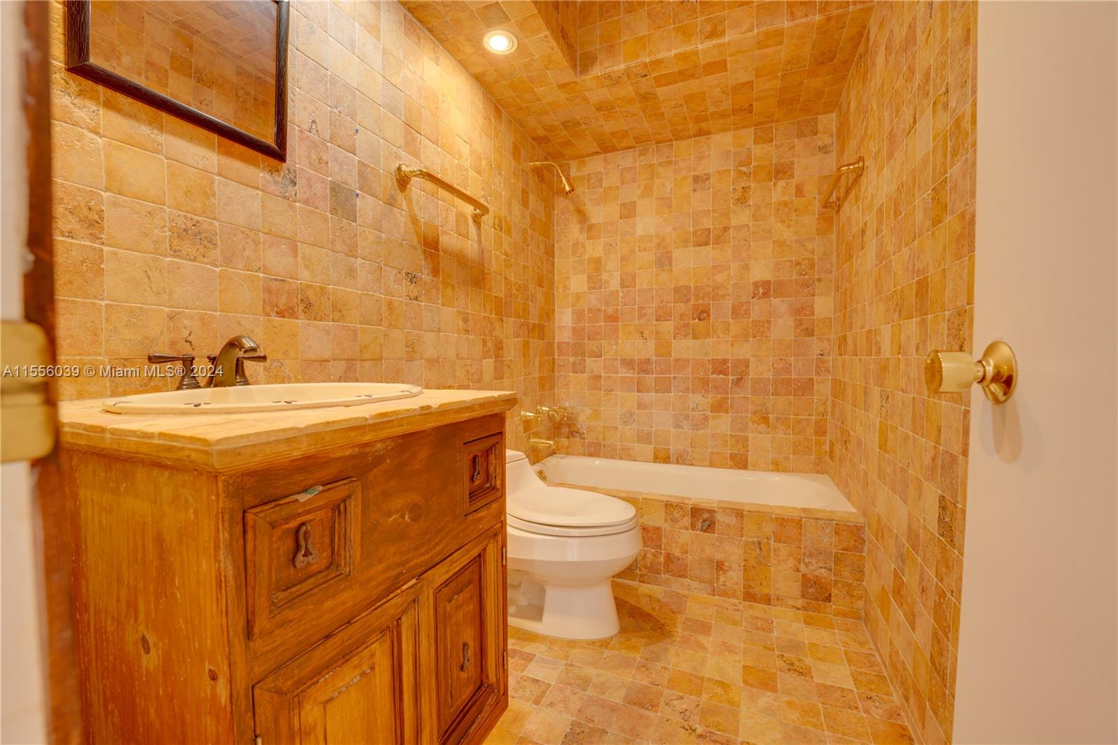 455 Paradise Isle Blvd 402, Hallandale Beach, Florida 33009, 1 Bedroom Bedrooms, ,1 BathroomBathrooms,Residentiallease,For Rent,455 Paradise Isle Blvd 402,A11556039