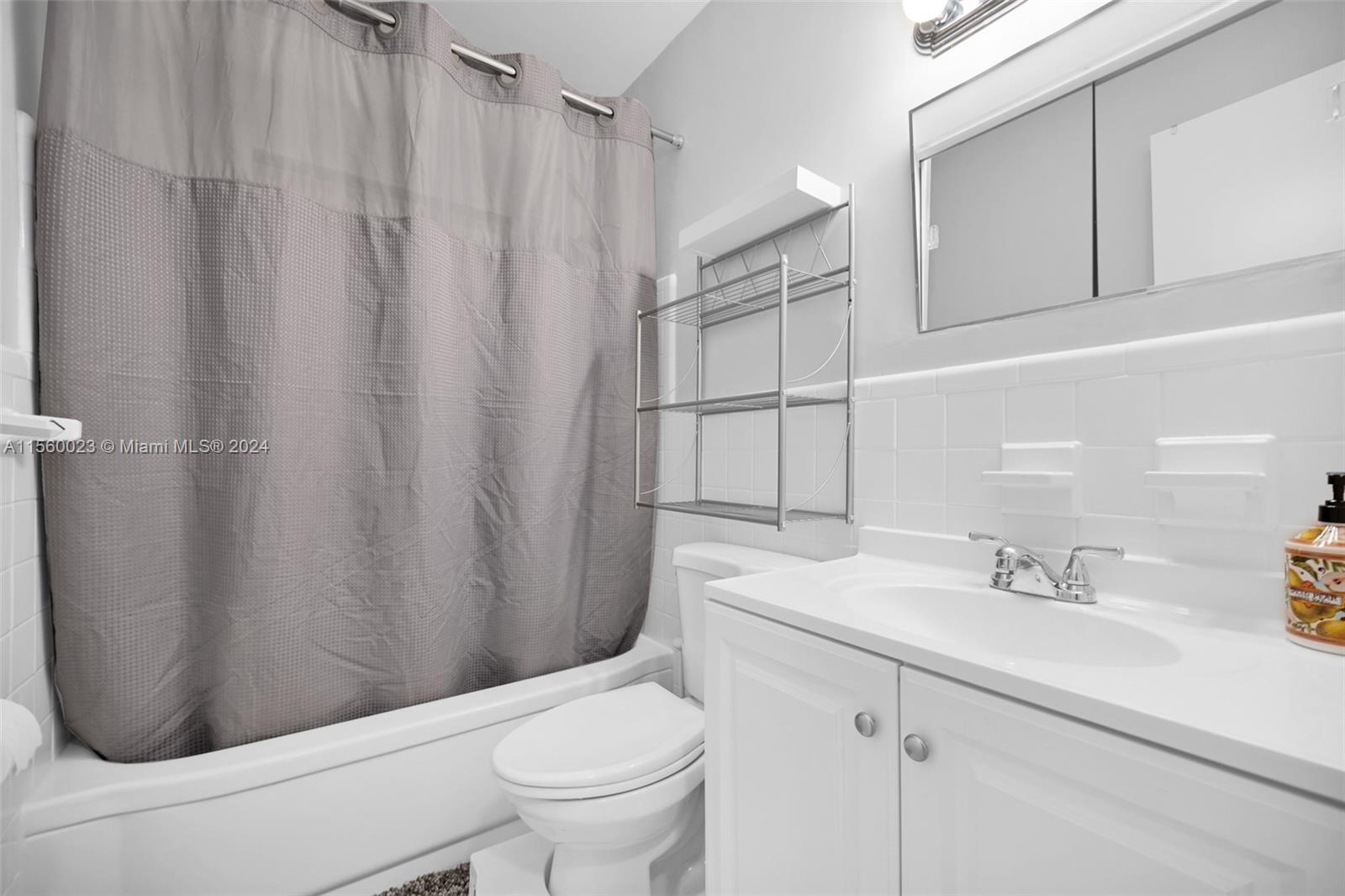 1178 Garfield St 0, Hollywood, Florida 33019, 3 Bedrooms Bedrooms, ,2 BathroomsBathrooms,Residentiallease,For Rent,1178 Garfield St 0,A11560023