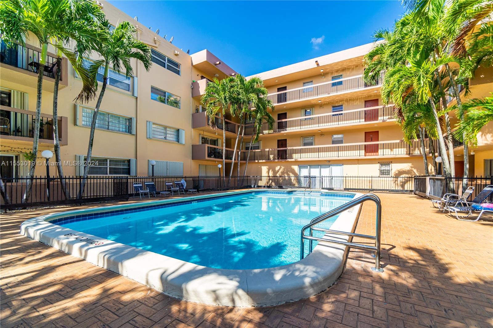 403 NW 72 AVE 118G, Miami, Florida 33126-5855, 2 Bedrooms Bedrooms, ,1 BathroomBathrooms,Residential,For Sale,403 NW 72 AVE 118G,A11553019