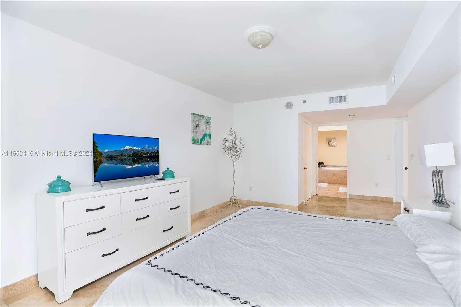 1830 S Ocean Dr 2808, Hallandale Beach, Florida 33009, 2 Bedrooms Bedrooms, ,2 BathroomsBathrooms,Residentiallease,For Rent,1830 S Ocean Dr 2808,A11559446