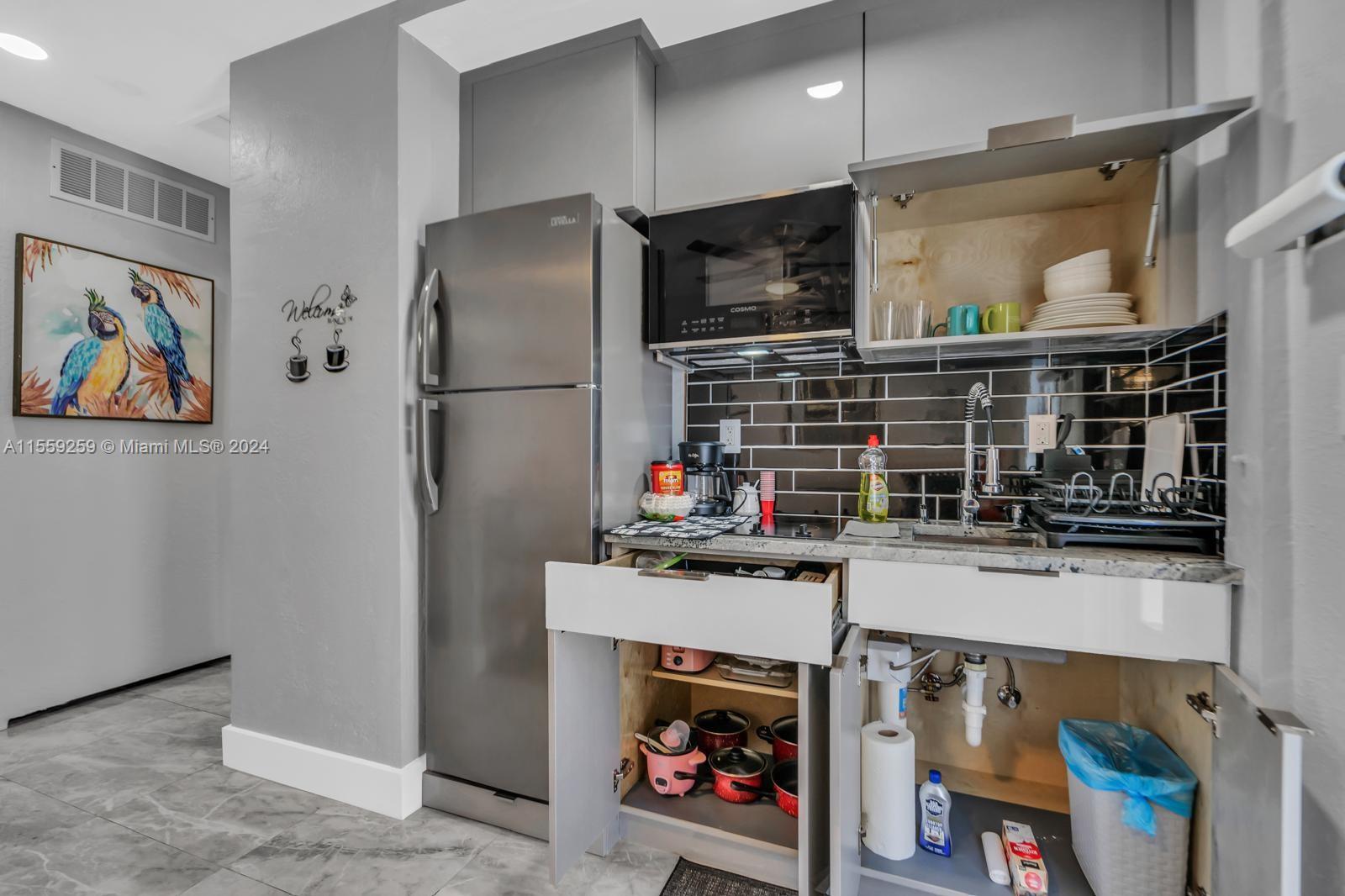 4340 SW 2nd St 1, Miami, Florida 33134, 1 Bedroom Bedrooms, ,1 BathroomBathrooms,Residentiallease,For Rent,4340 SW 2nd St 1,A11559259