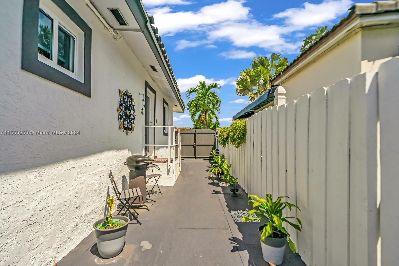 4340 SW 2nd St 1, Miami, Florida 33134, 1 Bedroom Bedrooms, ,1 BathroomBathrooms,Residentiallease,For Rent,4340 SW 2nd St 1,A11559259