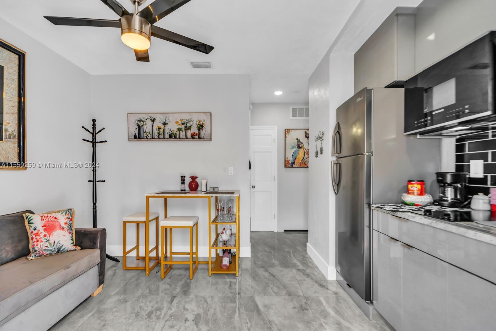 4340 SW 2nd St 1, Miami, Florida 33134, 1 Bedroom Bedrooms, ,1 BathroomBathrooms,Residentiallease,For Rent,4340 SW 2nd St 1,A11559259
