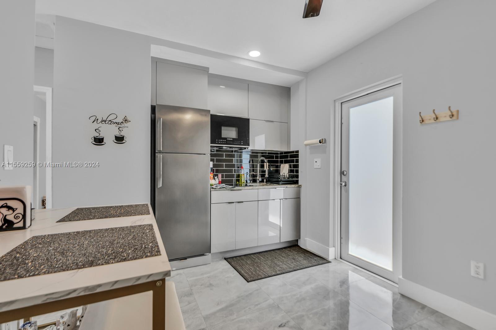 4340 SW 2nd St 1, Miami, Florida 33134, 1 Bedroom Bedrooms, ,1 BathroomBathrooms,Residentiallease,For Rent,4340 SW 2nd St 1,A11559259