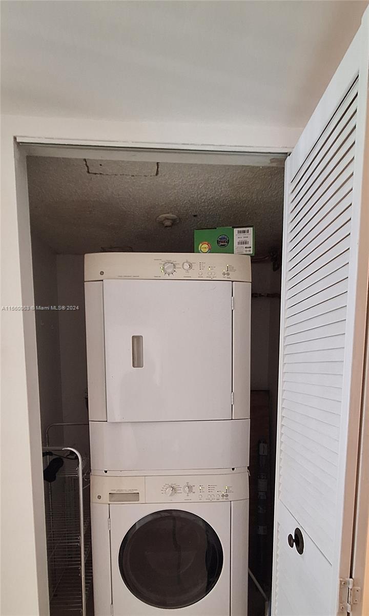 5849 Washington St 77, Hollywood, Florida 33023, 1 Bedroom Bedrooms, ,1 BathroomBathrooms,Residentiallease,For Rent,5849 Washington St 77,A11560063