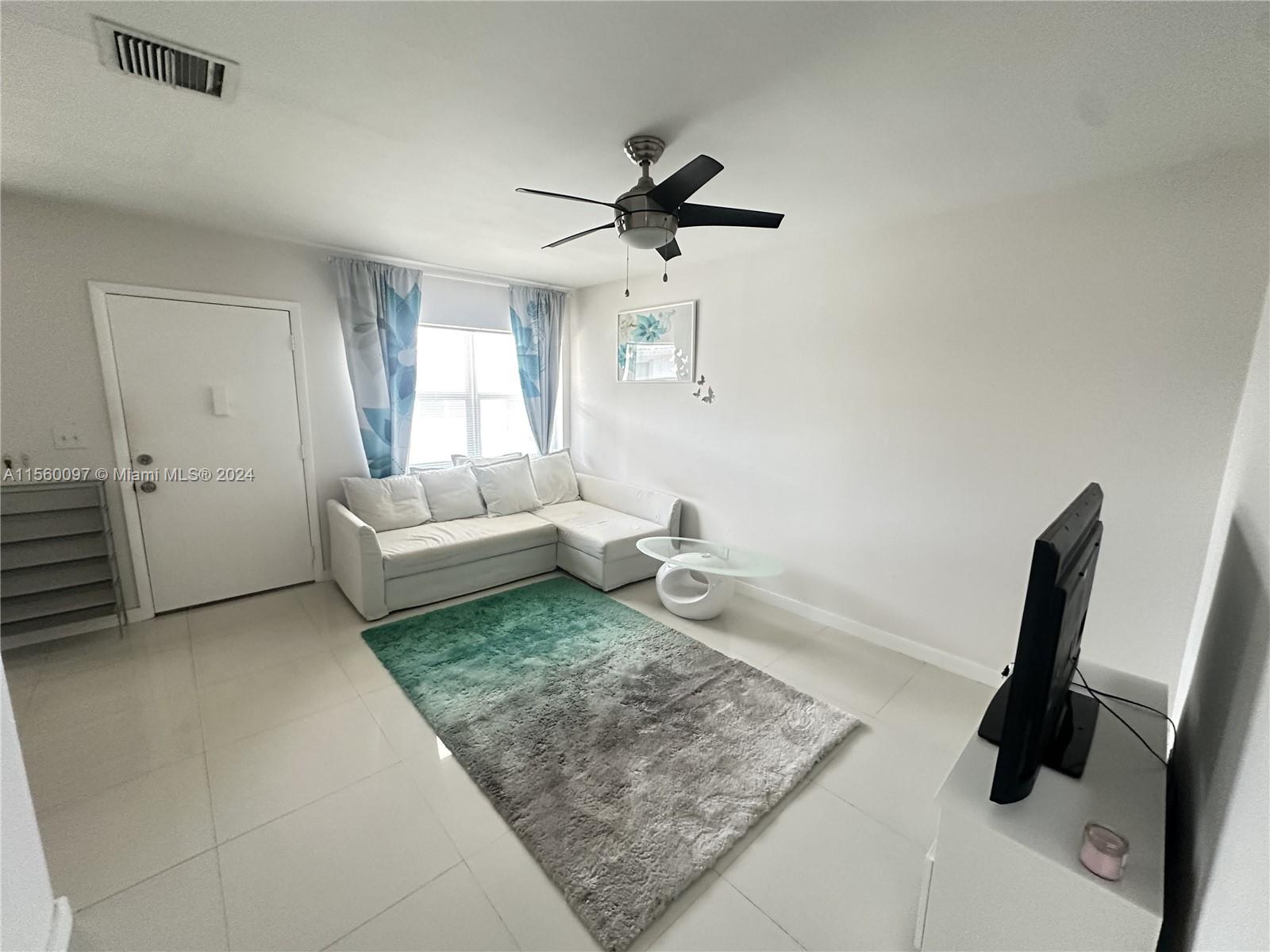 1824 Monroe St 9, Hollywood, Florida 33020, 1 Bedroom Bedrooms, ,1 BathroomBathrooms,Residentiallease,For Rent,1824 Monroe St 9,A11560097