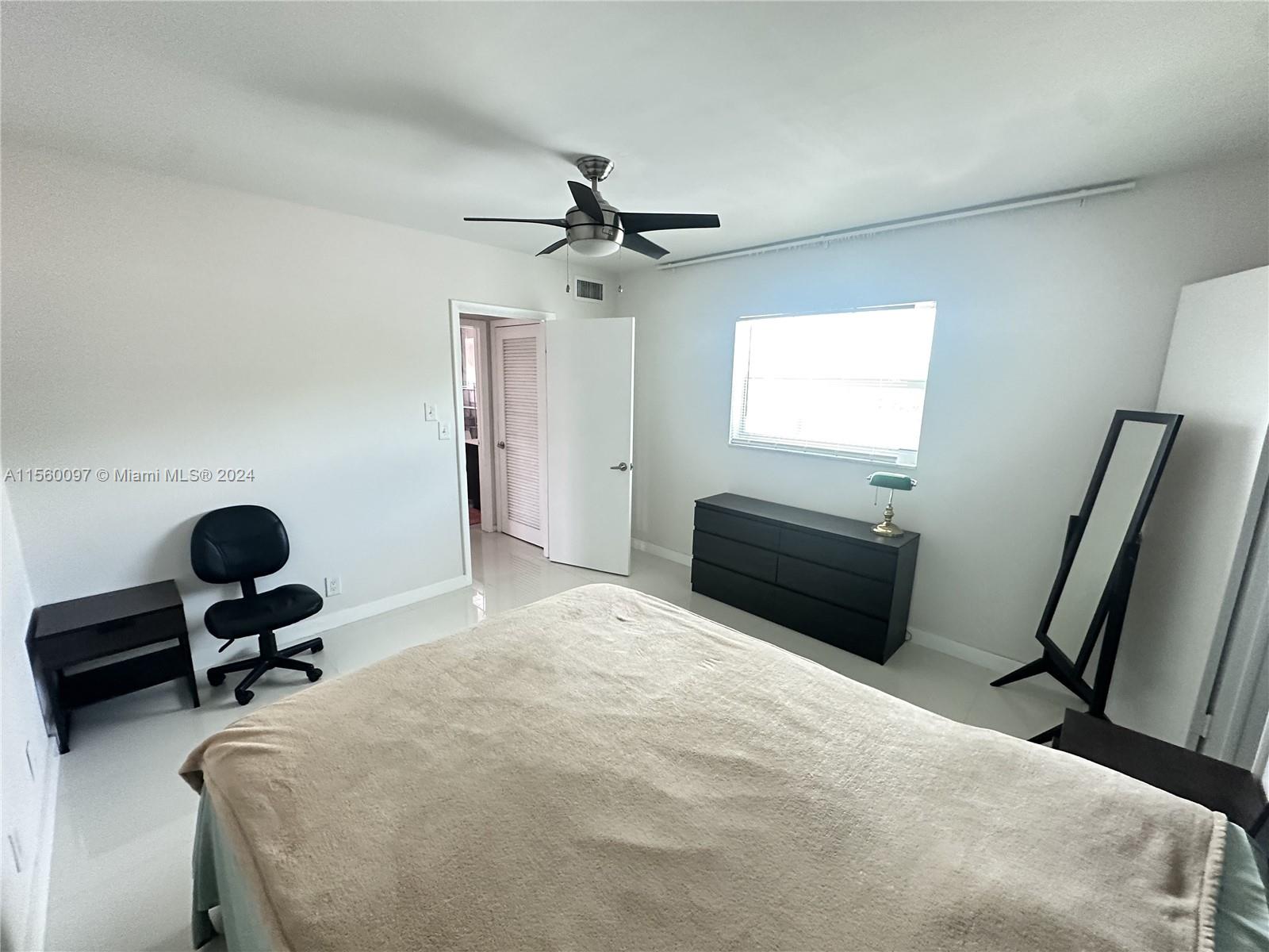 1824 Monroe St 9, Hollywood, Florida 33020, 1 Bedroom Bedrooms, ,1 BathroomBathrooms,Residentiallease,For Rent,1824 Monroe St 9,A11560097