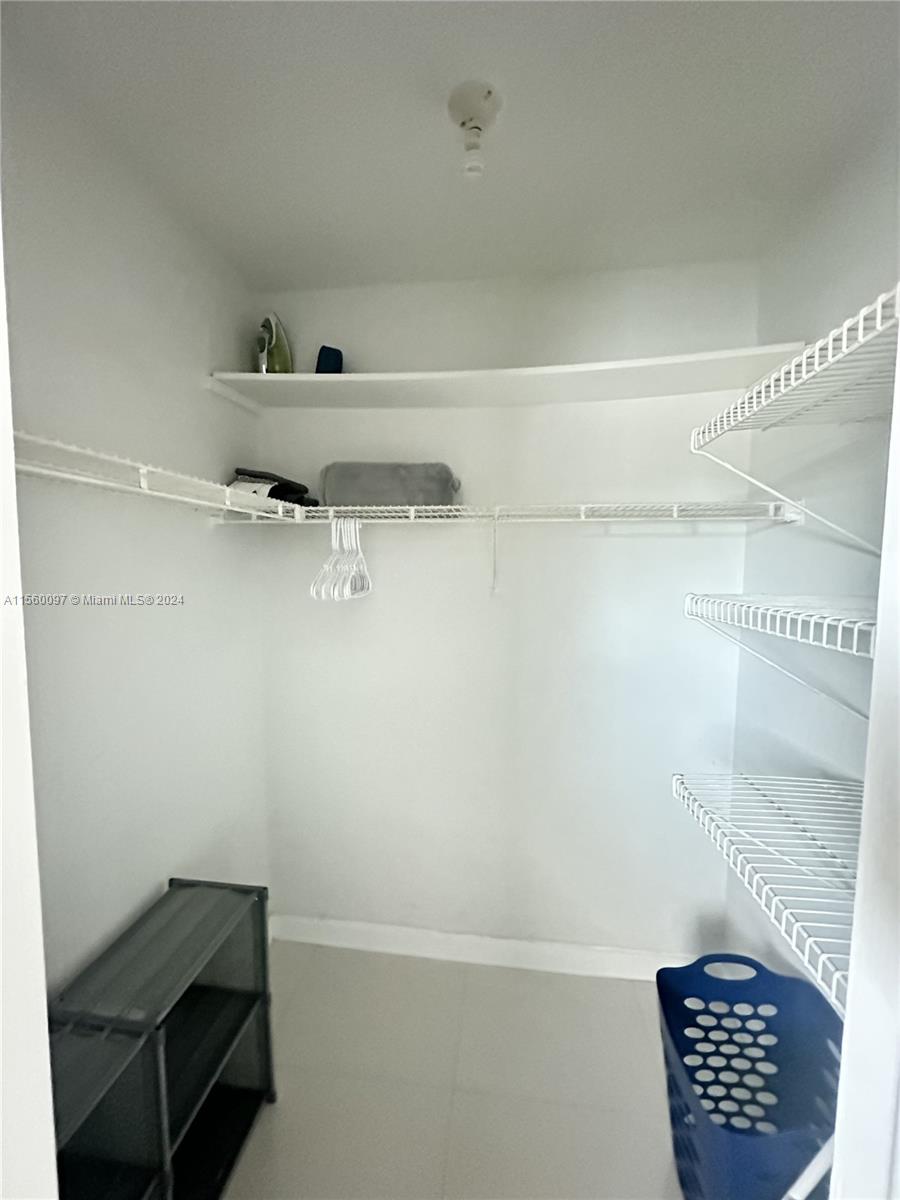 1824 Monroe St 9, Hollywood, Florida 33020, 1 Bedroom Bedrooms, ,1 BathroomBathrooms,Residentiallease,For Rent,1824 Monroe St 9,A11560097