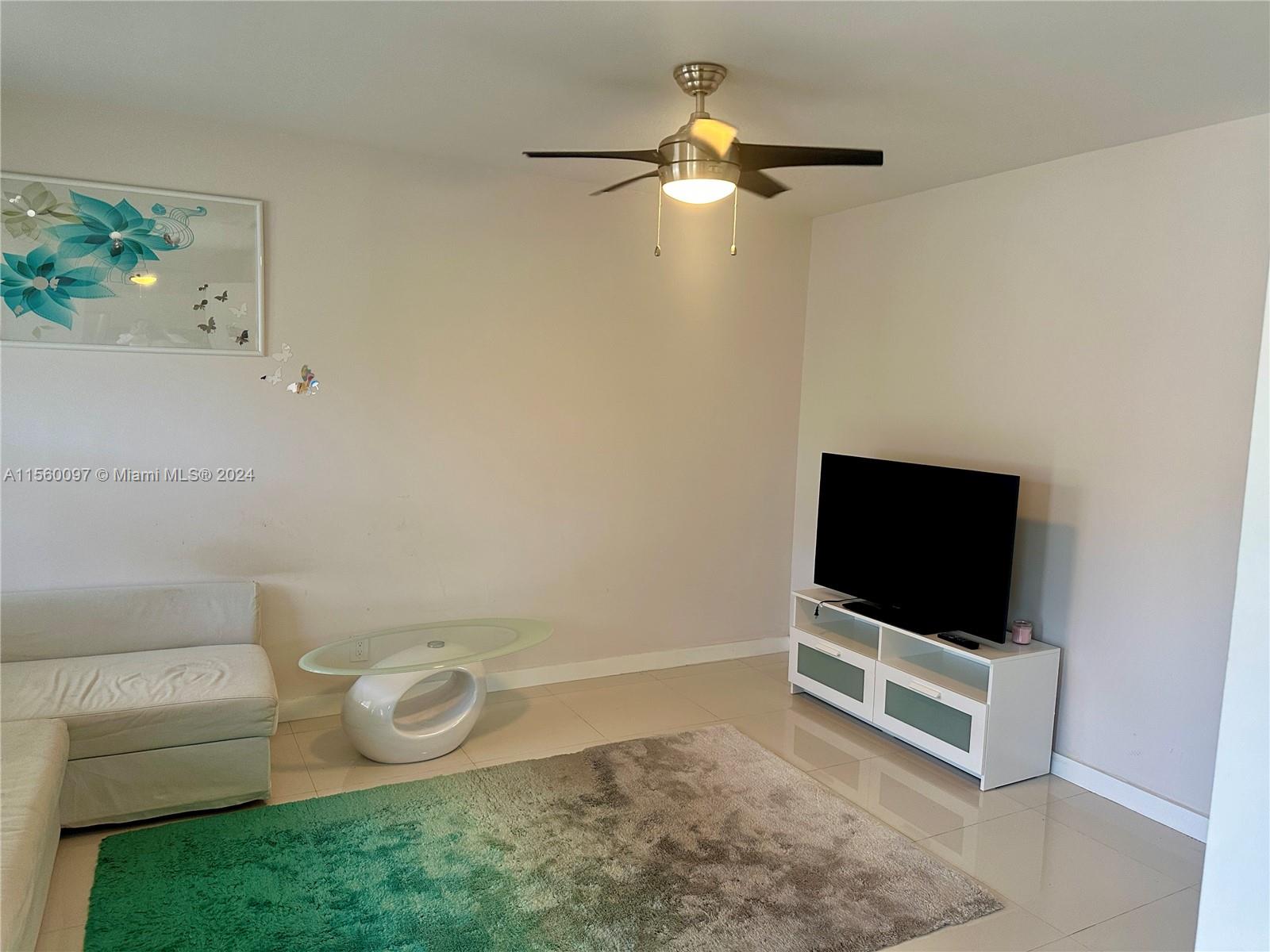 1824 Monroe St 9, Hollywood, Florida 33020, 1 Bedroom Bedrooms, ,1 BathroomBathrooms,Residentiallease,For Rent,1824 Monroe St 9,A11560097