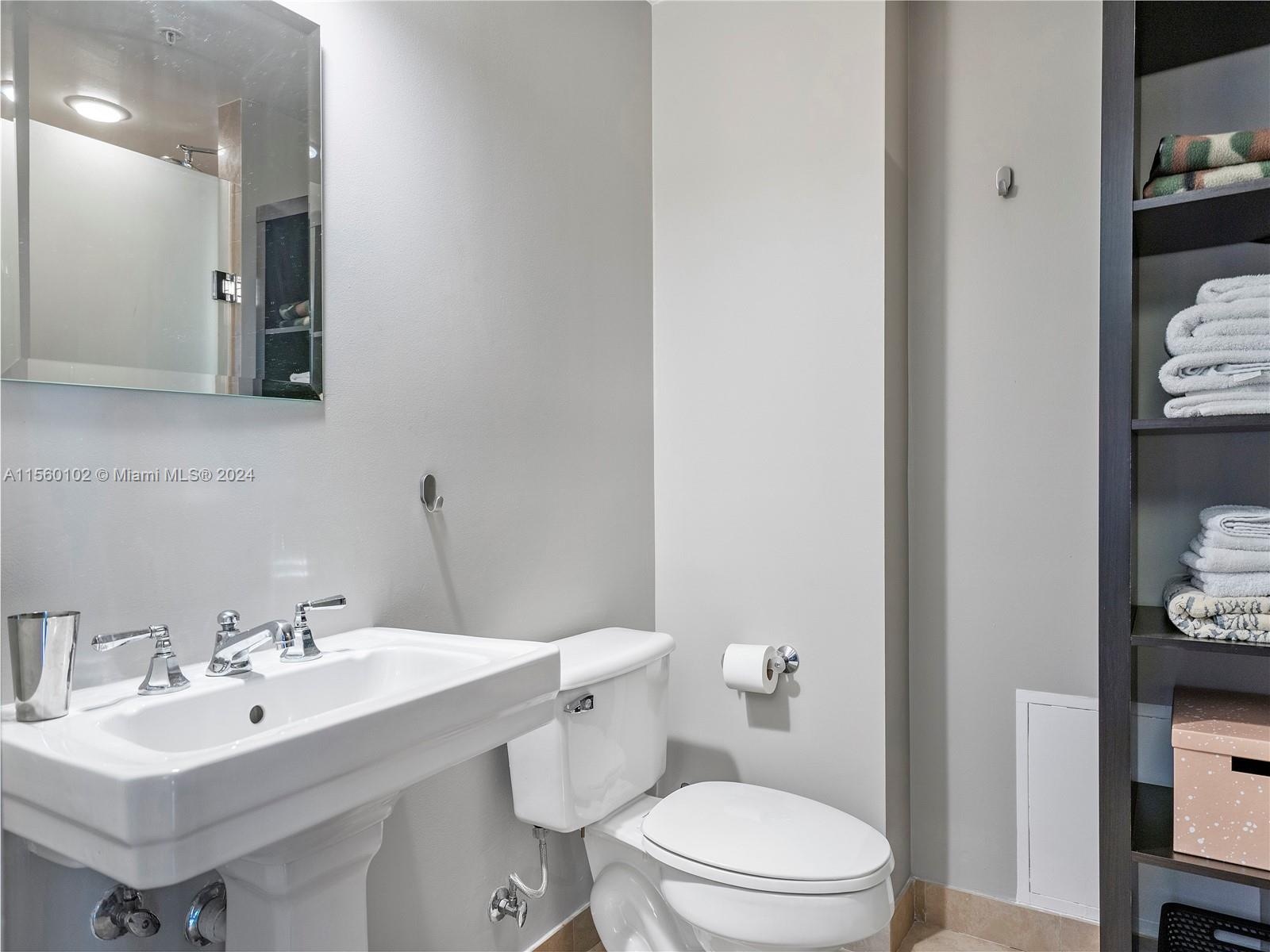 1500 Ocean Dr 810, Miami Beach, Florida 33139, 2 Bedrooms Bedrooms, ,2 BathroomsBathrooms,Residentiallease,For Rent,1500 Ocean Dr 810,A11560102