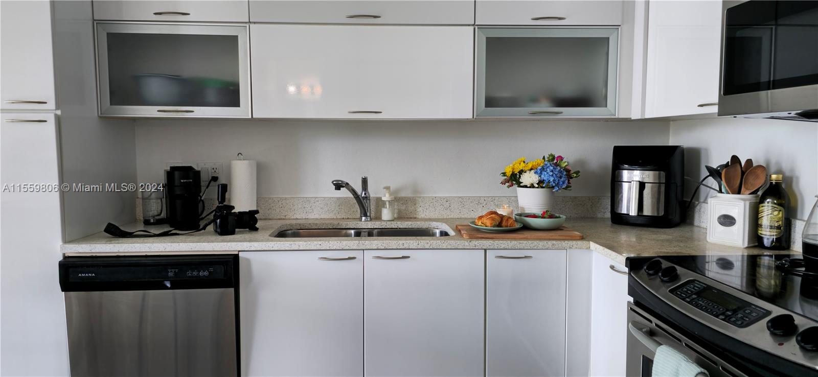 234 NE 3rd St 1503, Miami, Florida 33132, 1 Bedroom Bedrooms, ,1 BathroomBathrooms,Residentiallease,For Rent,234 NE 3rd St 1503,A11559806