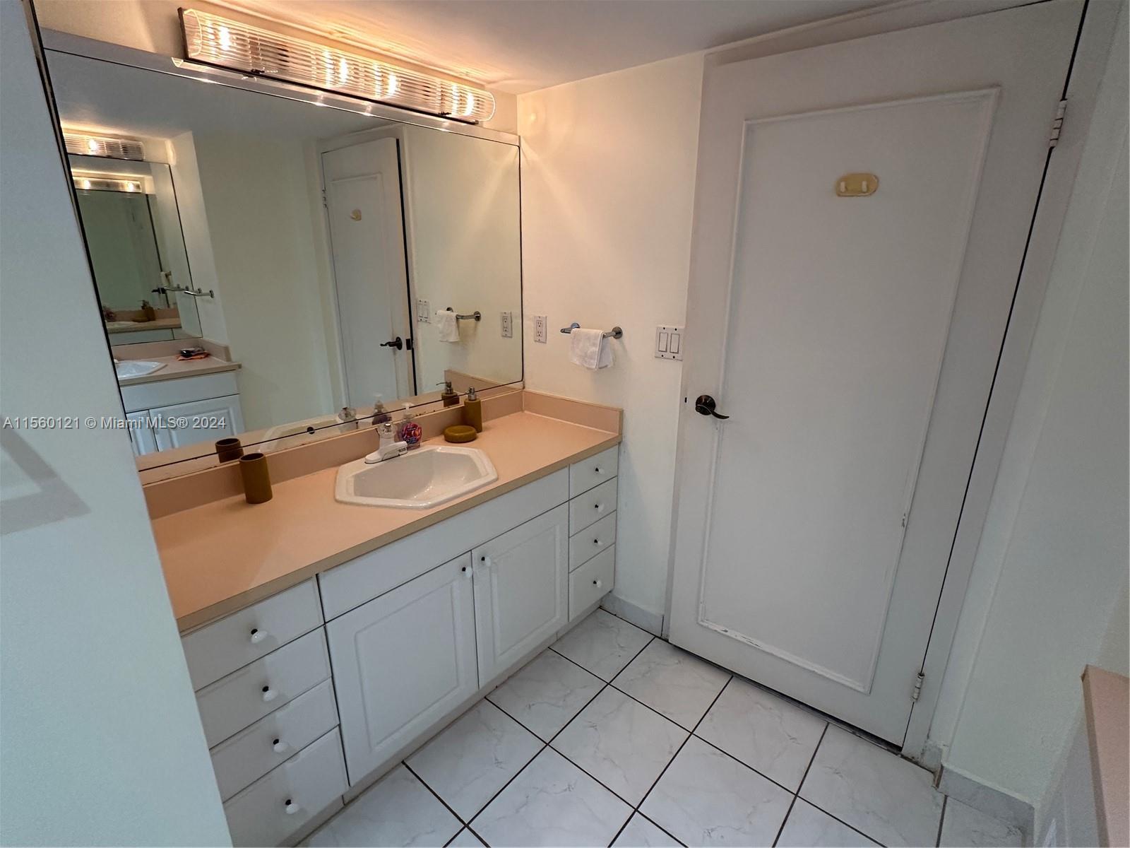555 NE 15th St 31I, Miami, Florida 33132, 1 Bedroom Bedrooms, ,1 BathroomBathrooms,Residentiallease,For Rent,555 NE 15th St 31I,A11560121