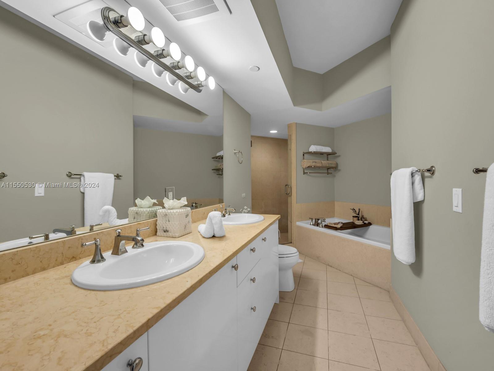 20000 E Country Club Dr 716, Aventura, Florida 33180, 3 Bedrooms Bedrooms, ,3 BathroomsBathrooms,Residentiallease,For Rent,20000 E Country Club Dr 716,A11550530