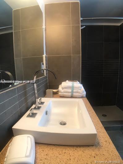 435 21st St 219, Miami Beach, Florida 33139, 1 Bedroom Bedrooms, ,1 BathroomBathrooms,Residentiallease,For Rent,435 21st St 219,A11560215