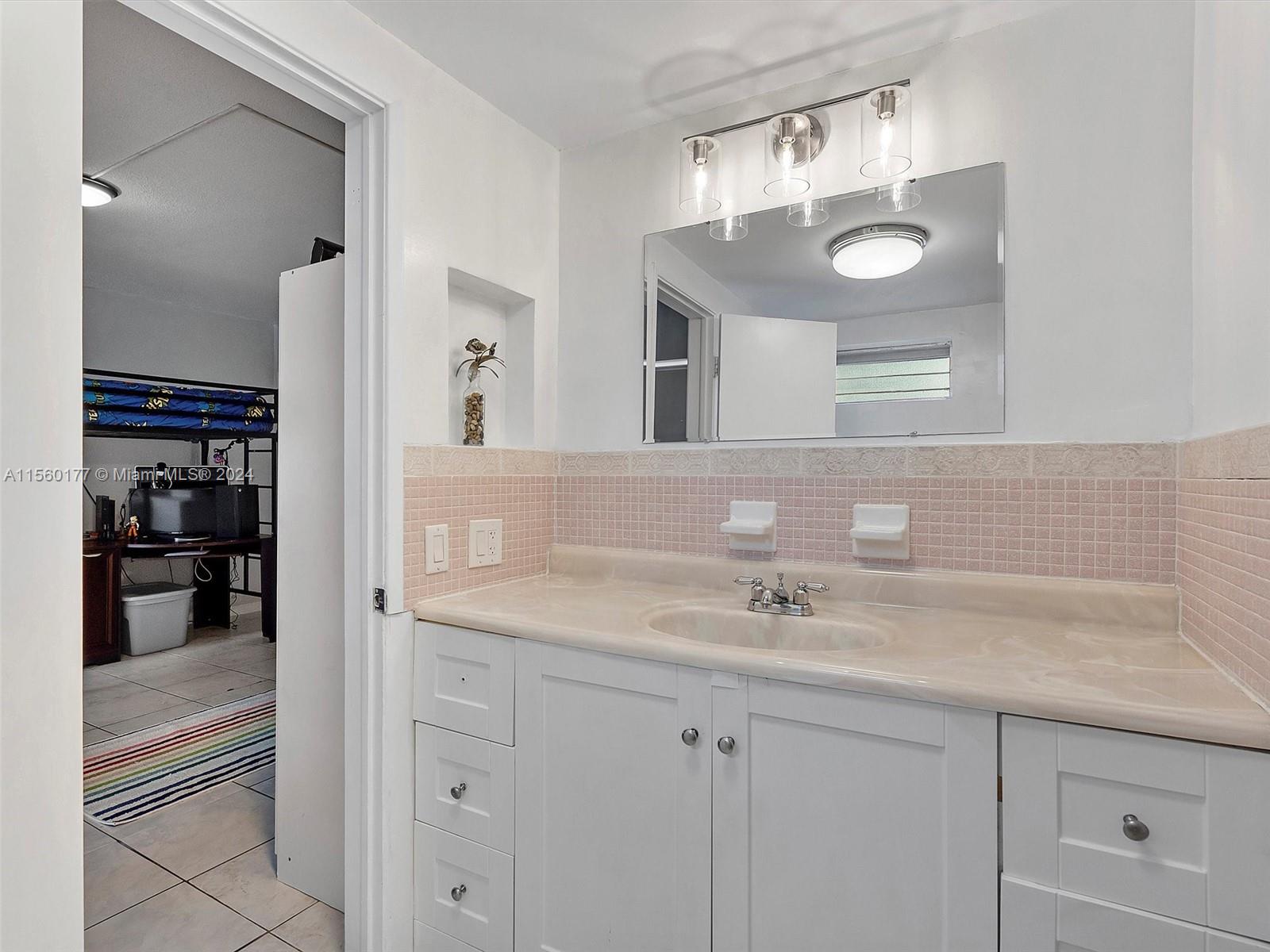 450 Golden Isles Dr 1J, Hallandale Beach, Florida 33009, 2 Bedrooms Bedrooms, ,2 BathroomsBathrooms,Residential,For Sale,450 Golden Isles Dr 1J,A11560177