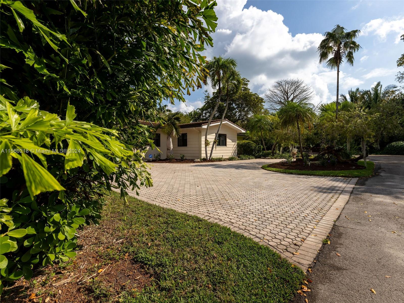 Listing Photo 12