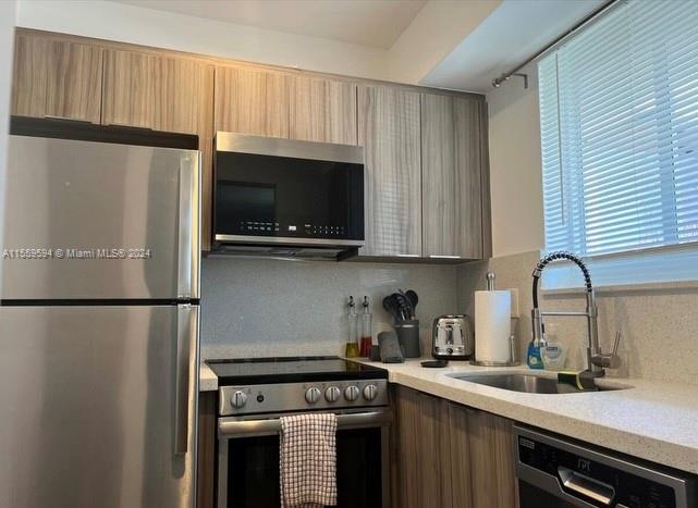 600 N 20th Ave 5, Hollywood, Florida 33020, ,1 BathroomBathrooms,Residentiallease,For Rent,600 N 20th Ave 5,A11559594