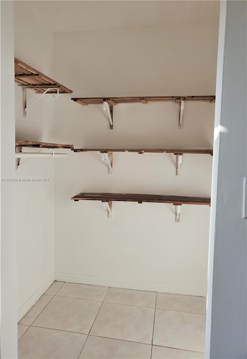 10020 NW 9th St Cir 102, Miami, Florida 33172, 3 Bedrooms Bedrooms, ,2 BathroomsBathrooms,Residentiallease,For Rent,10020 NW 9th St Cir 102,A11560252