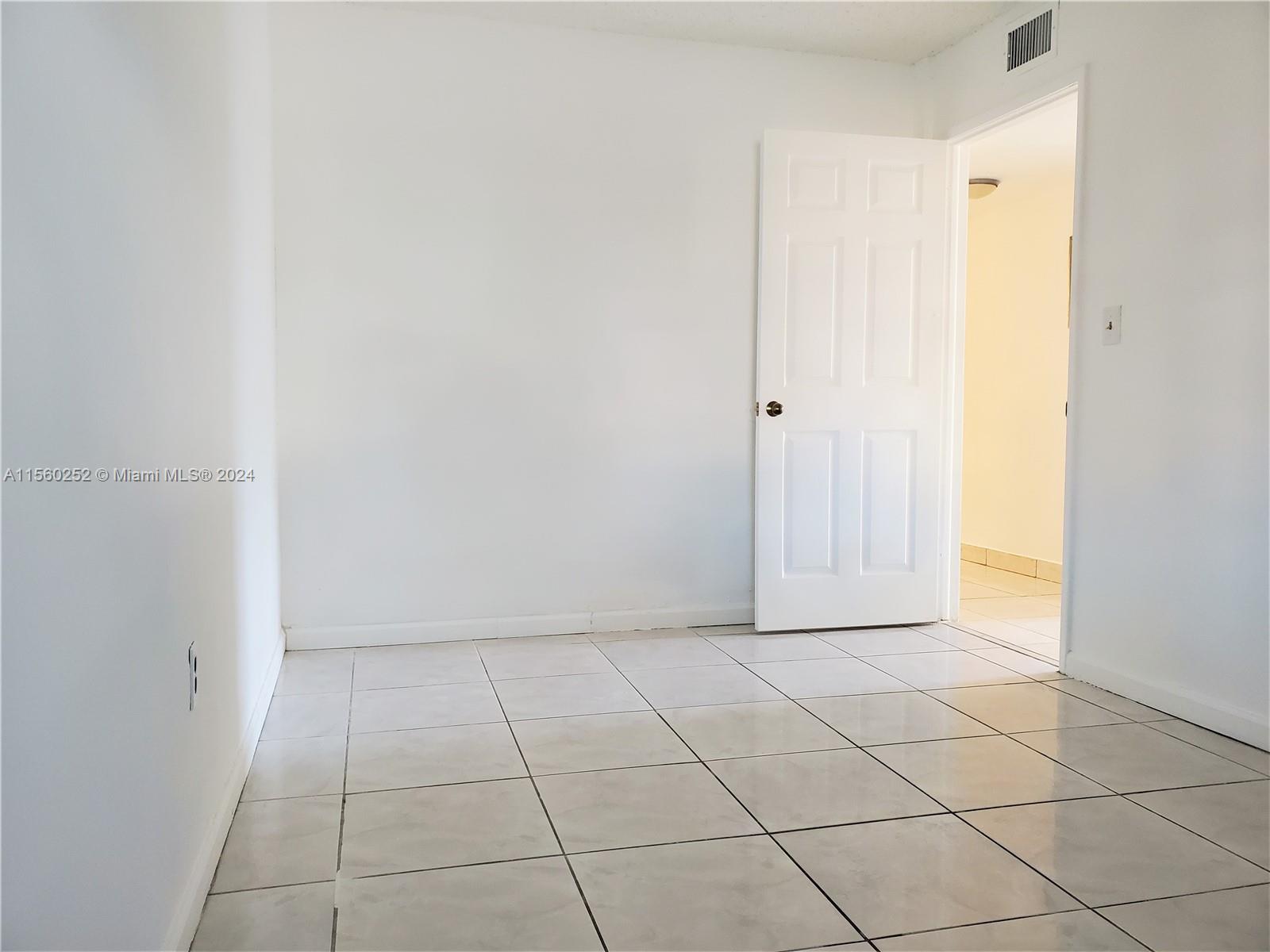 10020 NW 9th St Cir 102, Miami, Florida 33172, 3 Bedrooms Bedrooms, ,2 BathroomsBathrooms,Residentiallease,For Rent,10020 NW 9th St Cir 102,A11560252
