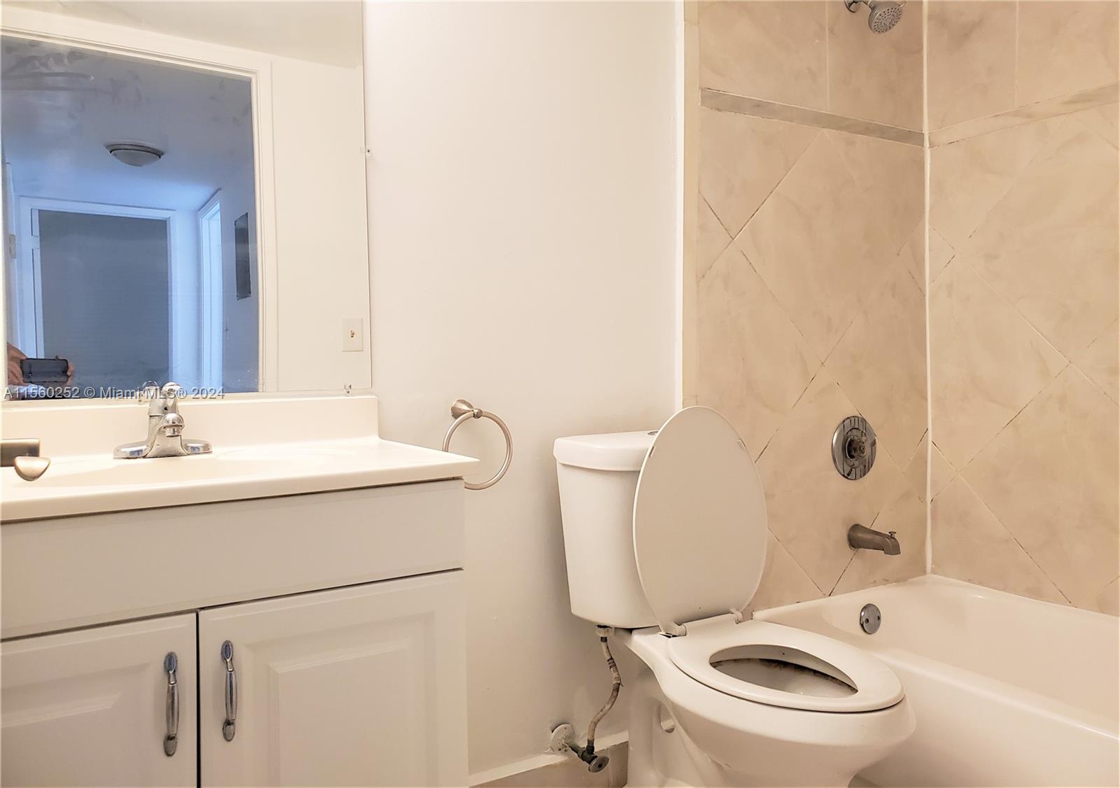 10020 NW 9th St Cir 102, Miami, Florida 33172, 3 Bedrooms Bedrooms, ,2 BathroomsBathrooms,Residentiallease,For Rent,10020 NW 9th St Cir 102,A11560252