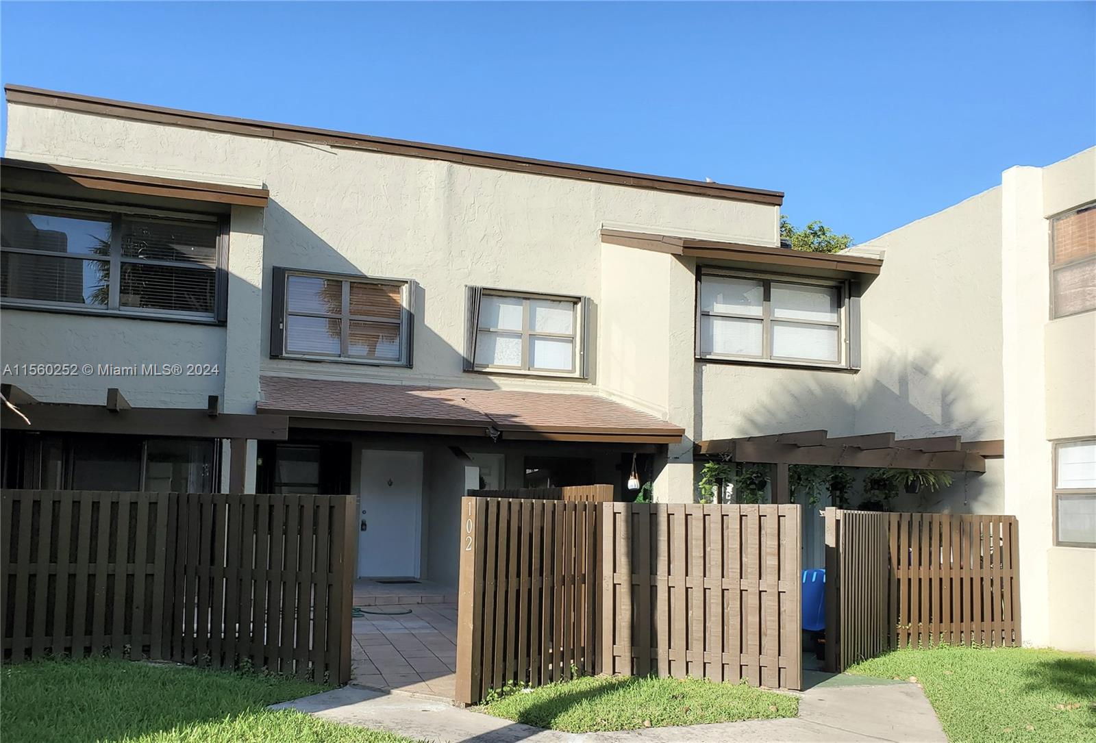 10020 NW 9th St Cir 102, Miami, Florida 33172, 3 Bedrooms Bedrooms, ,2 BathroomsBathrooms,Residentiallease,For Rent,10020 NW 9th St Cir 102,A11560252