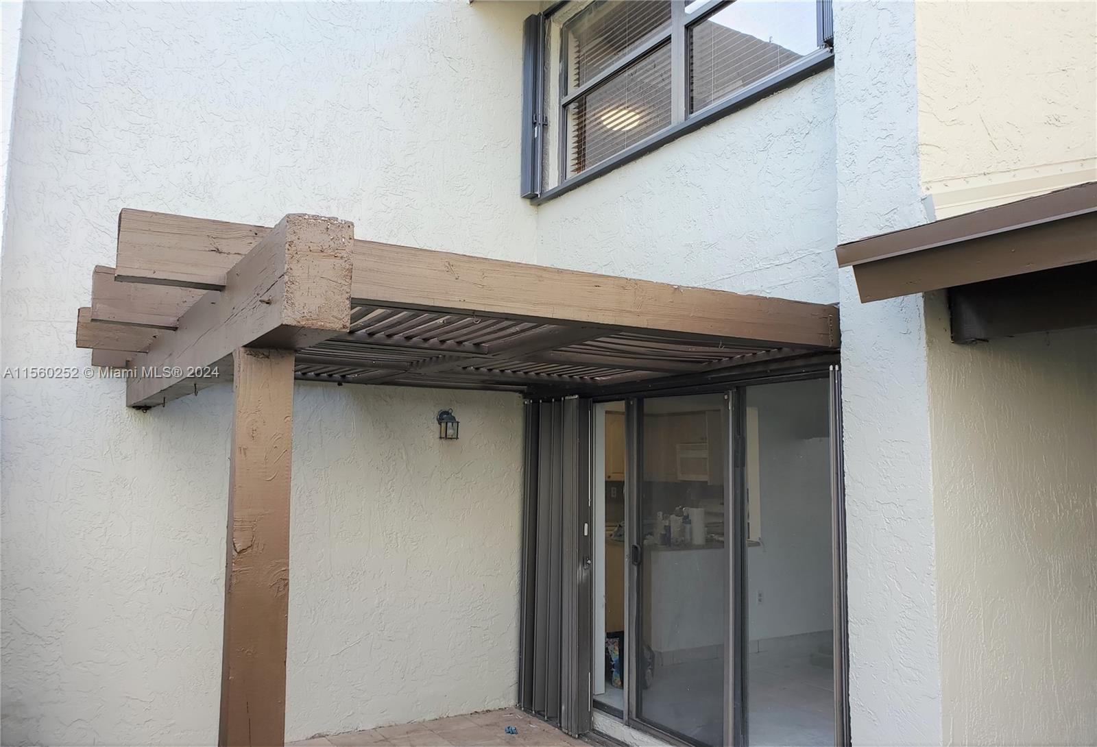 10020 NW 9th St Cir 102, Miami, Florida 33172, 3 Bedrooms Bedrooms, ,2 BathroomsBathrooms,Residentiallease,For Rent,10020 NW 9th St Cir 102,A11560252